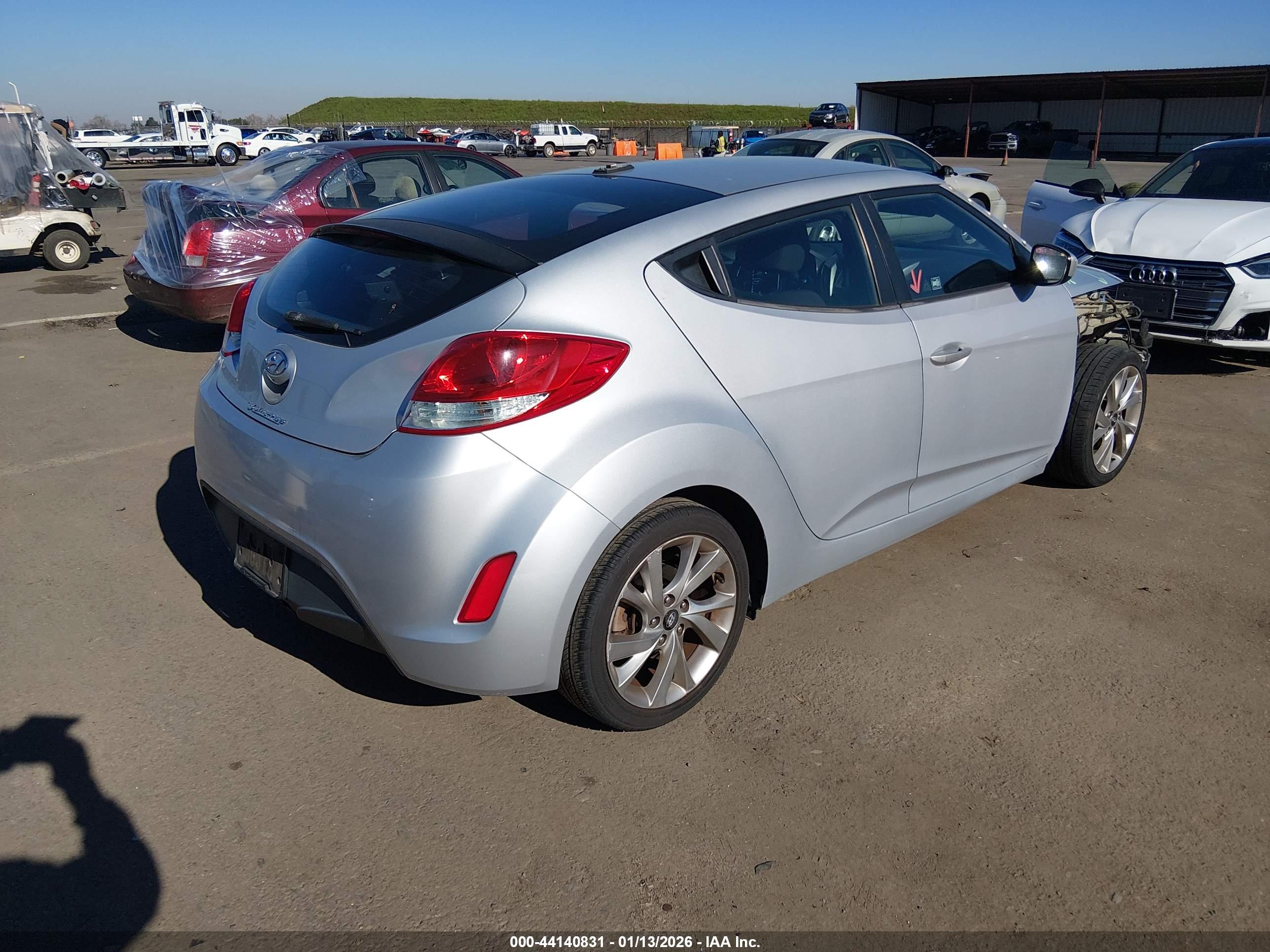 HYUNDAI VELOSTER image 4