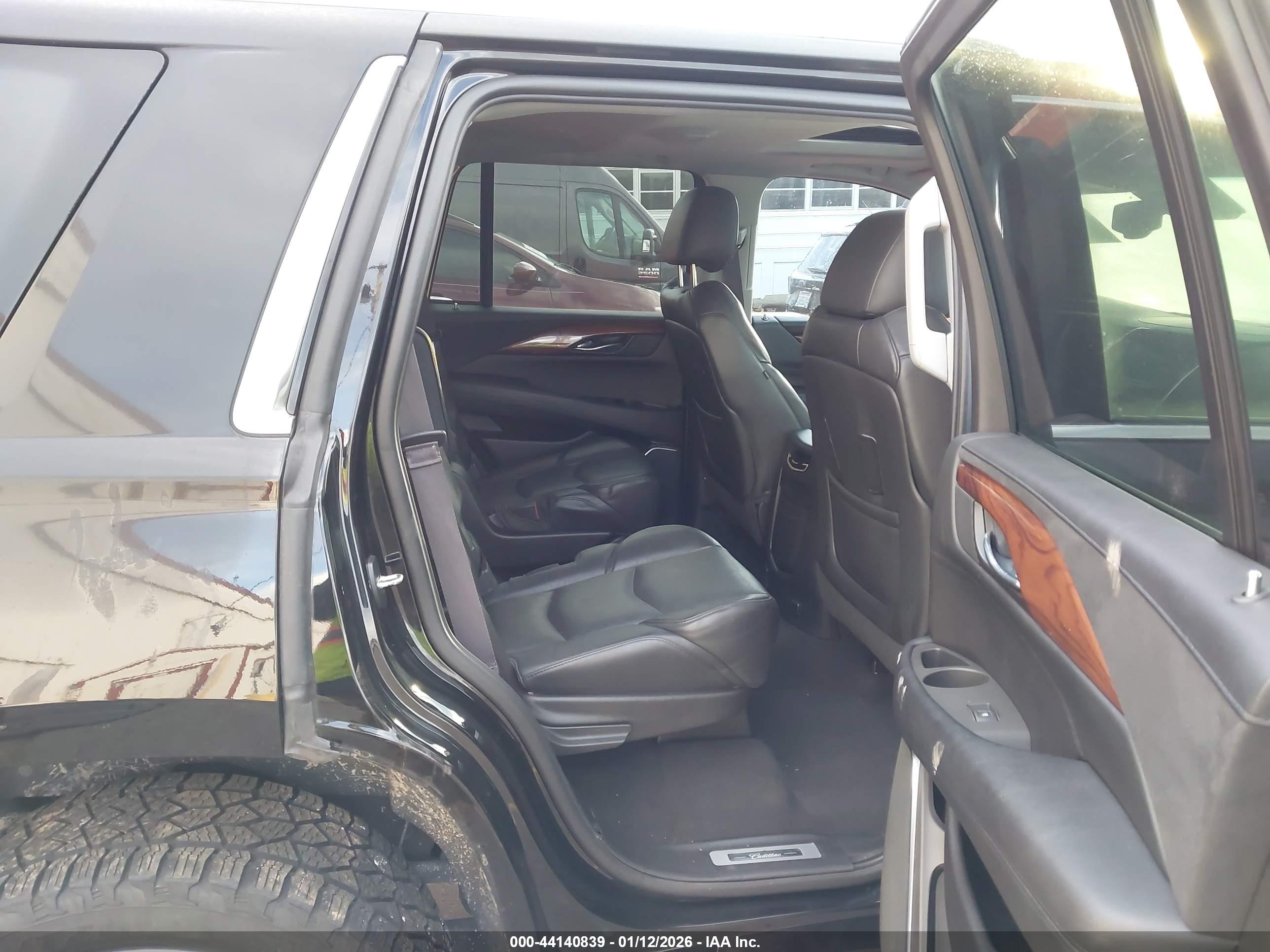 CADILLAC ESCALADE image 8