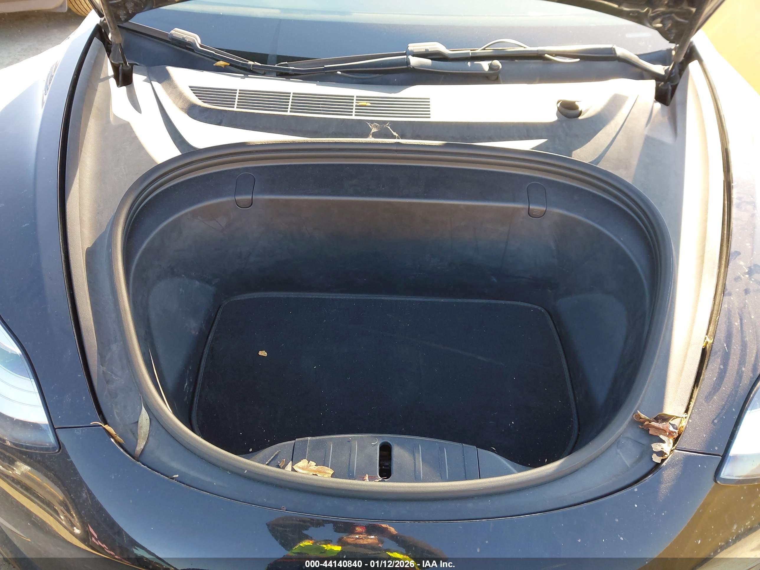 TESLA MODEL image 10
