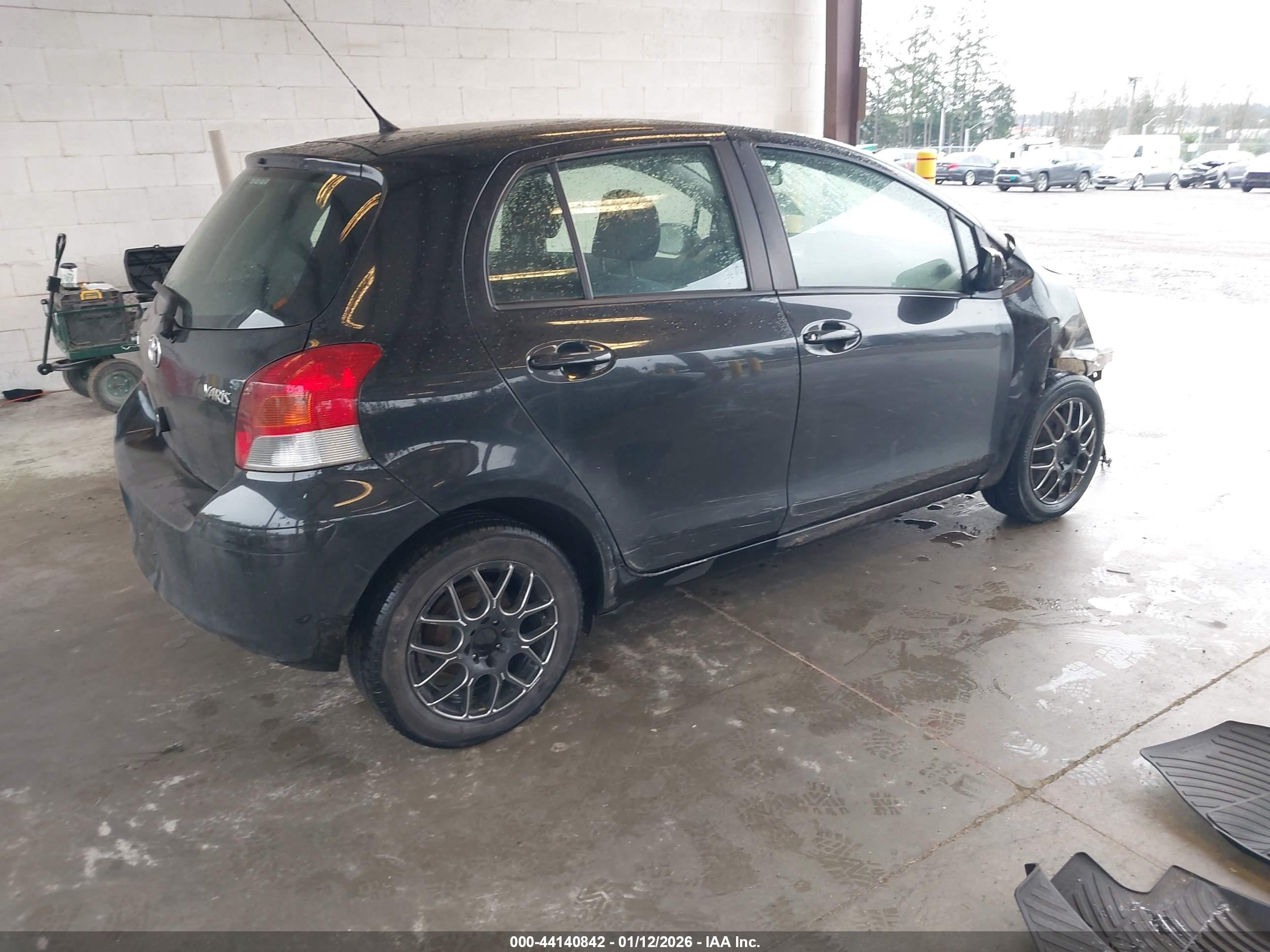 TOYOTA YARIS image 4