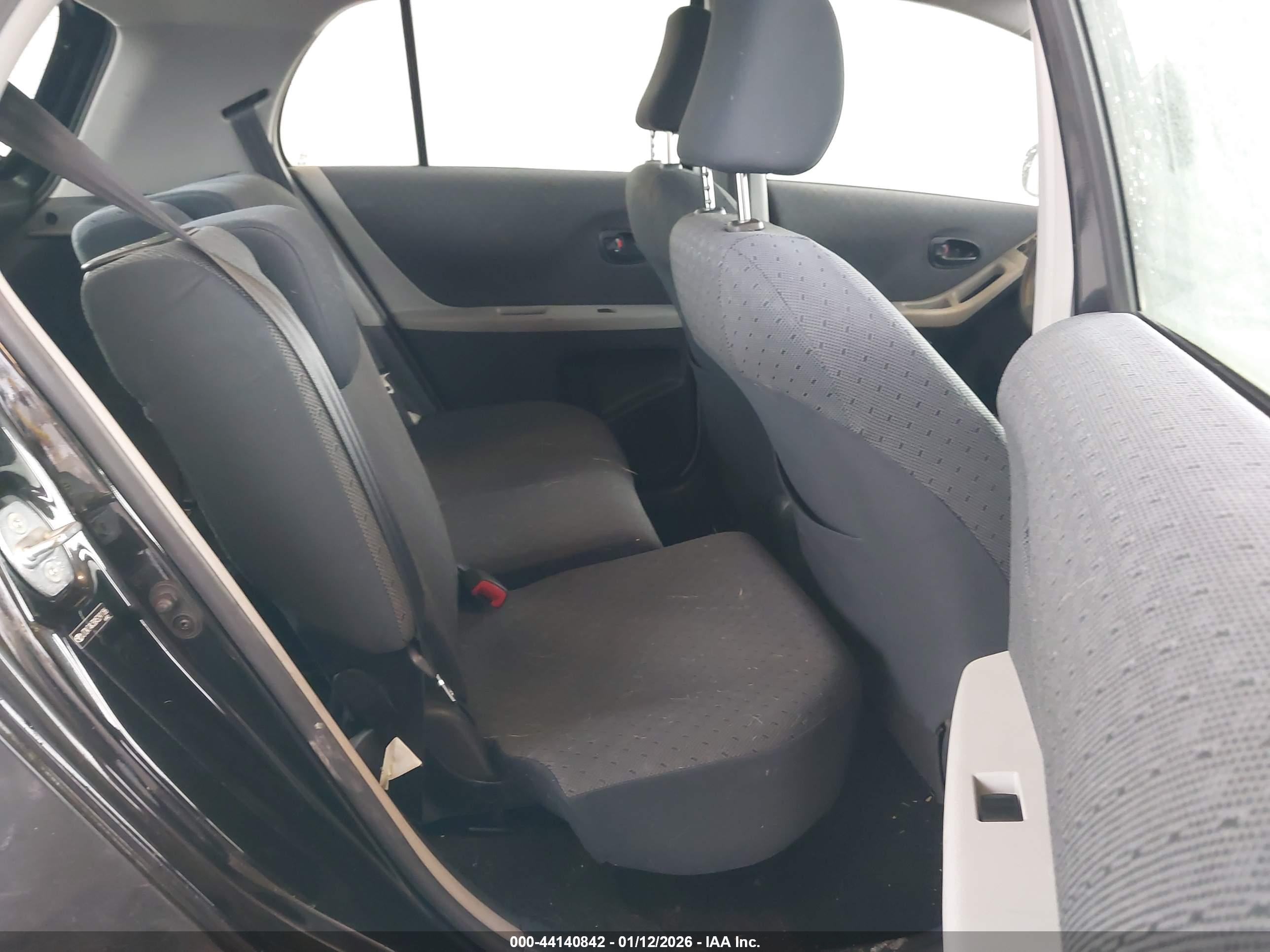 TOYOTA YARIS image 8