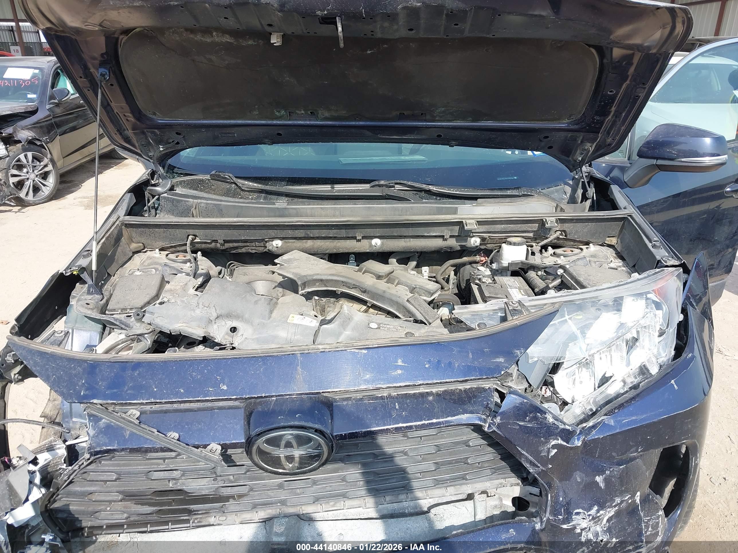 TOYOTA RAV4 image 10