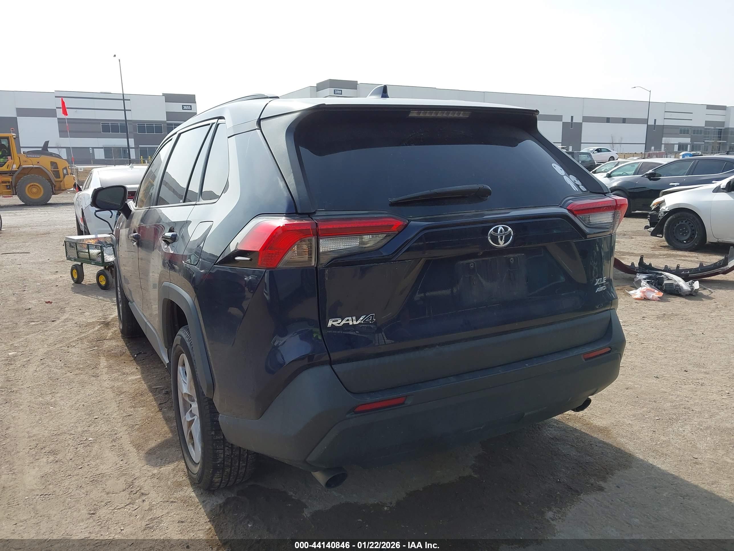 TOYOTA RAV4 image 3