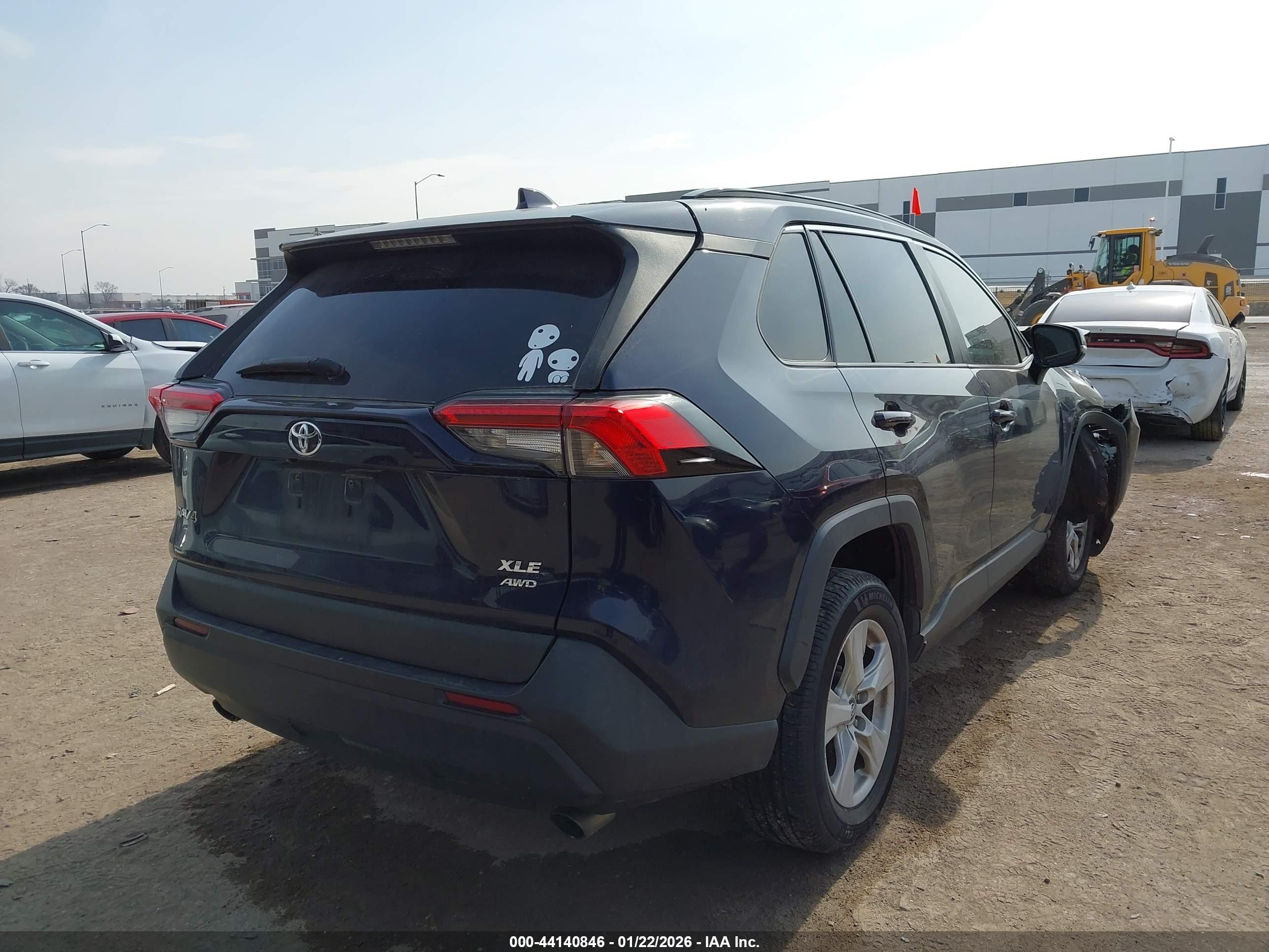 TOYOTA RAV4 image 4