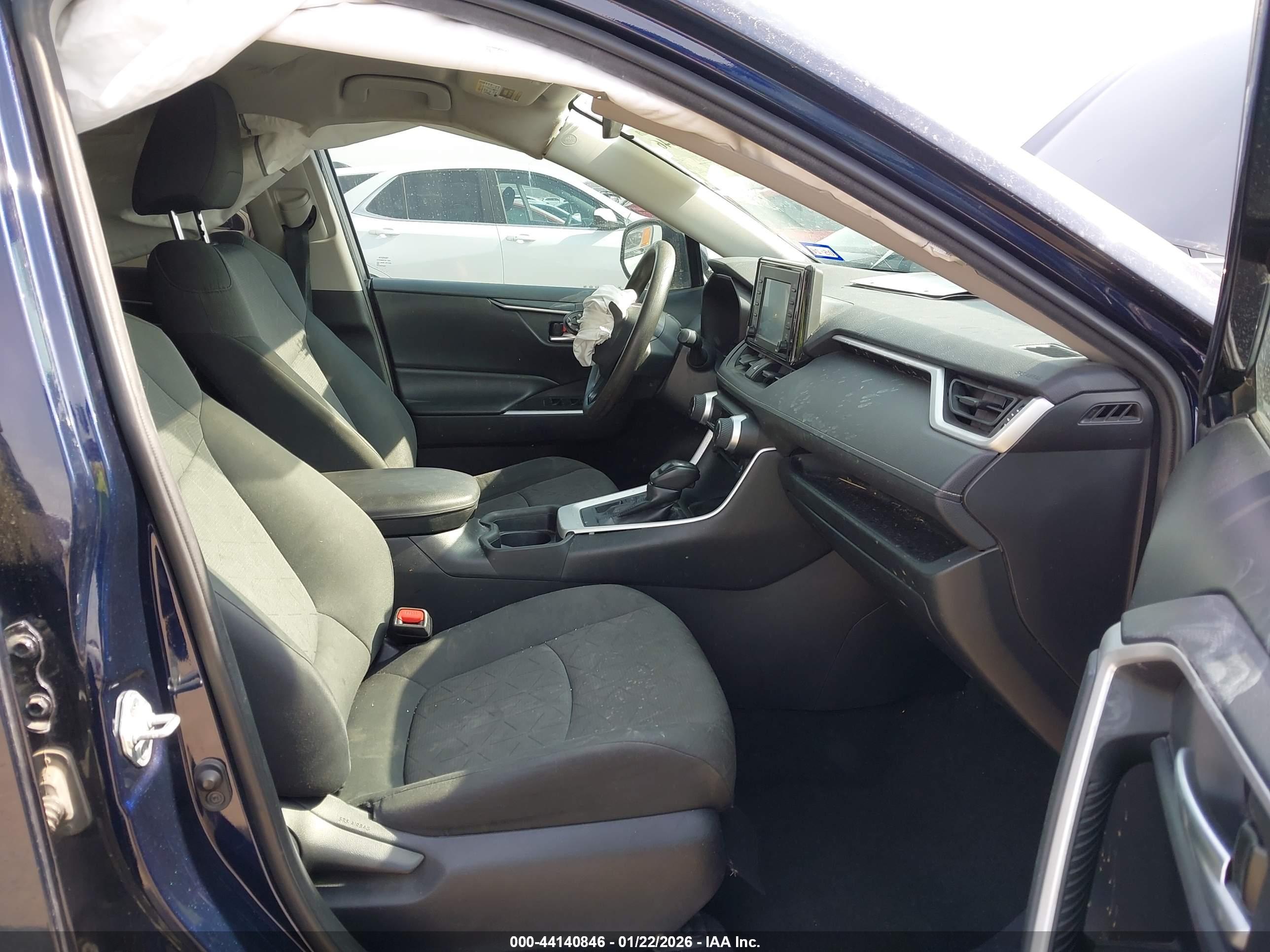 TOYOTA RAV4 image 5