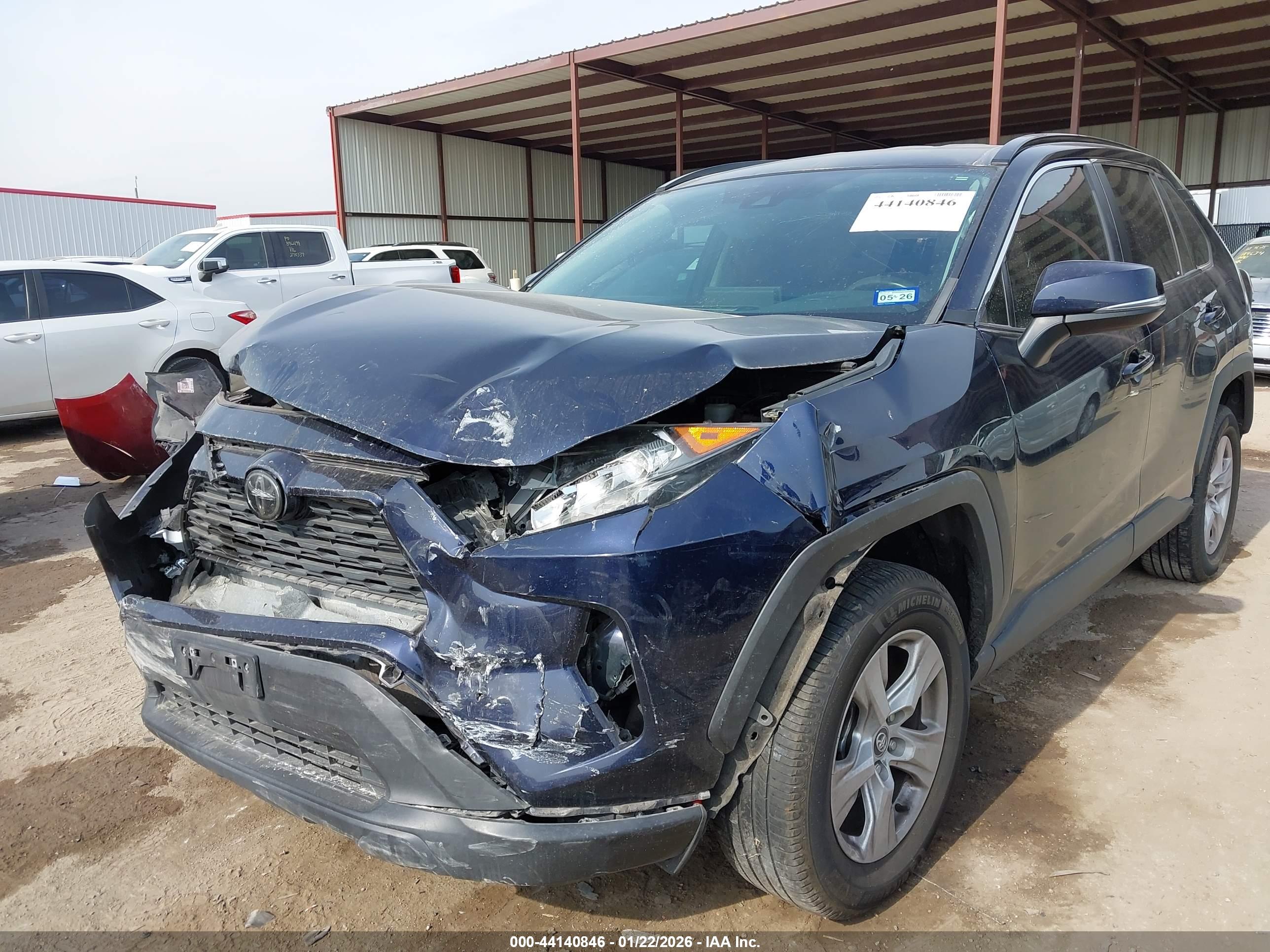 TOYOTA RAV4 image 6