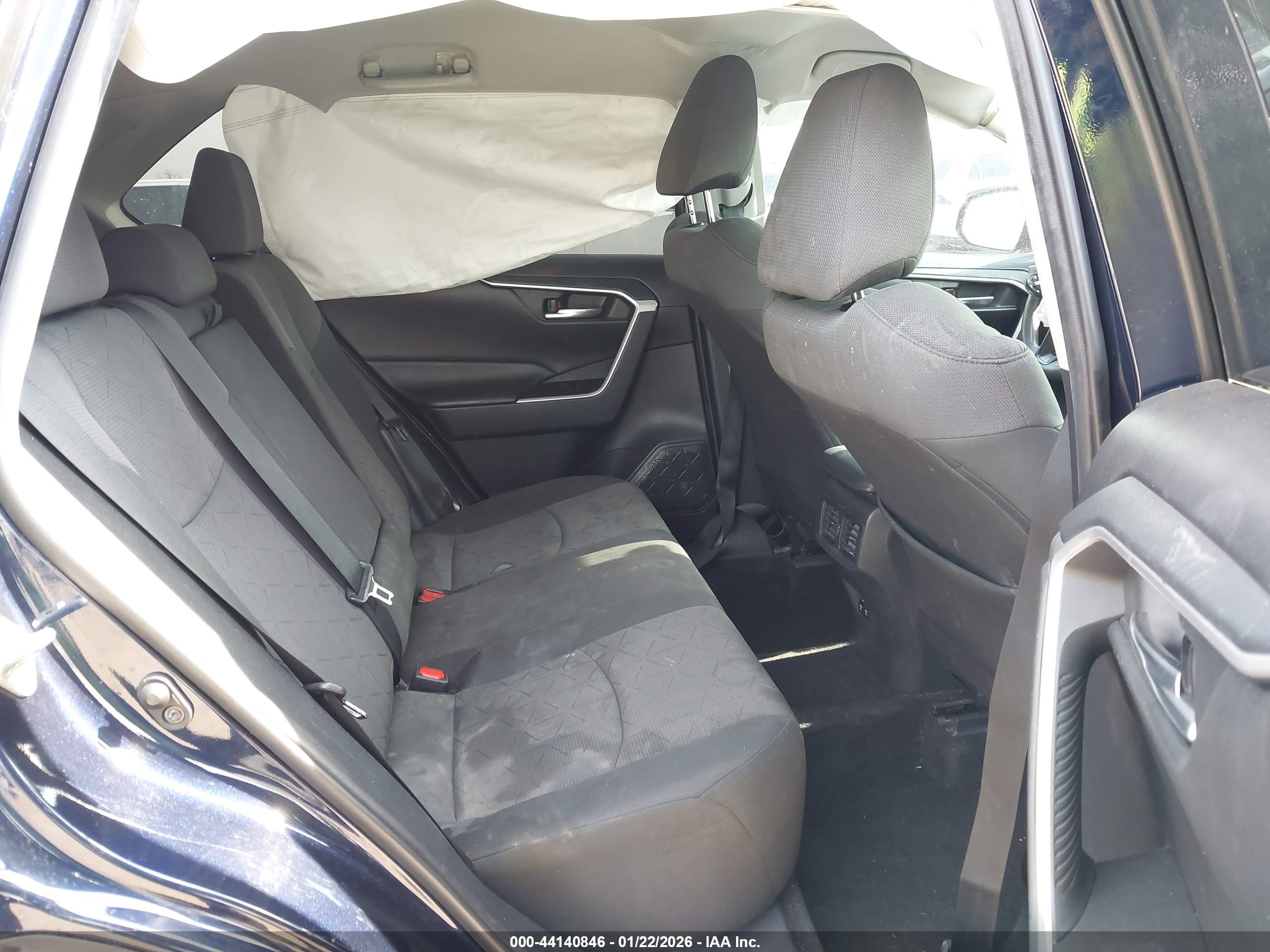 TOYOTA RAV4 image 8