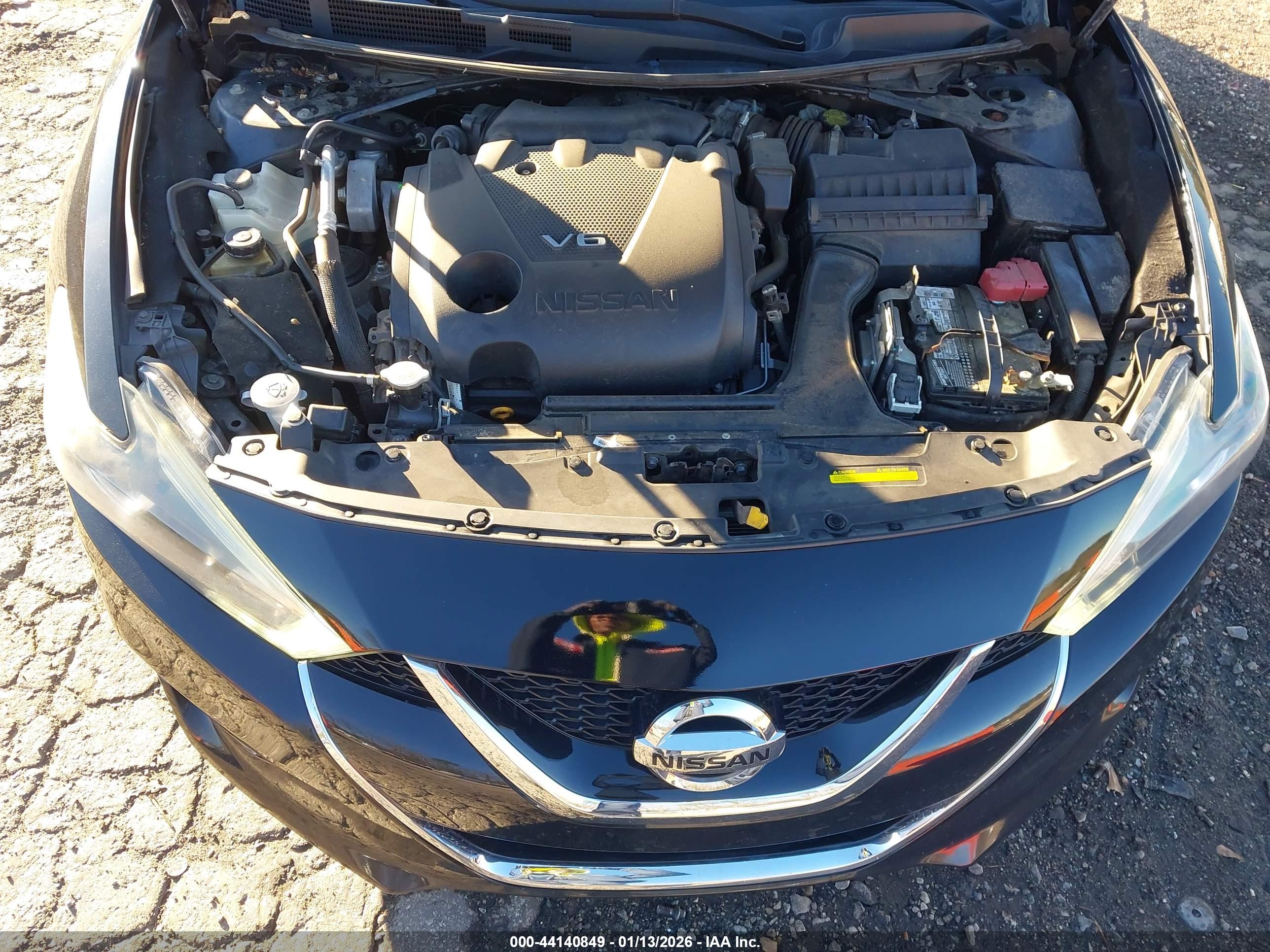NISSAN MAXIMA image 10