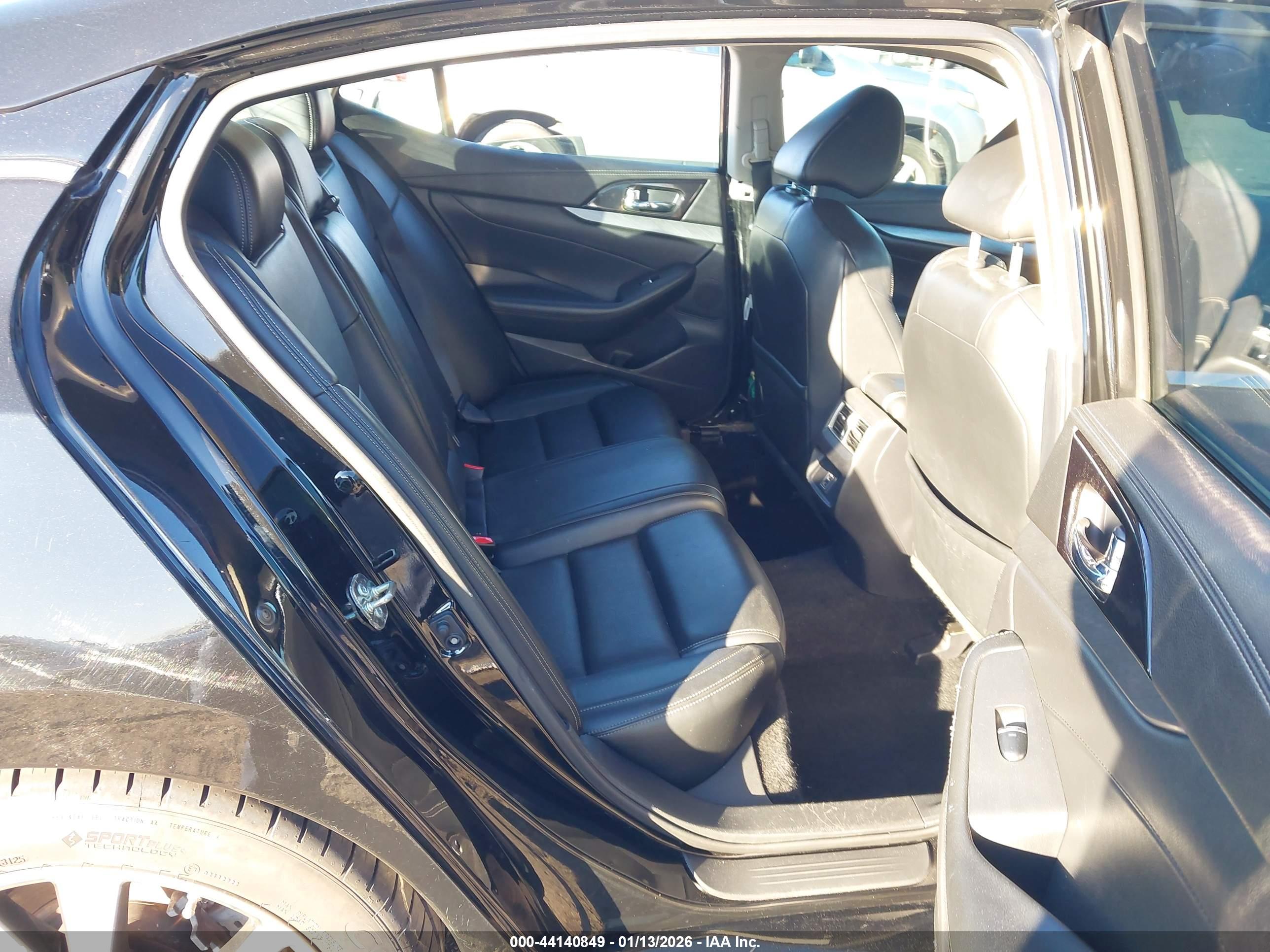 NISSAN MAXIMA image 8