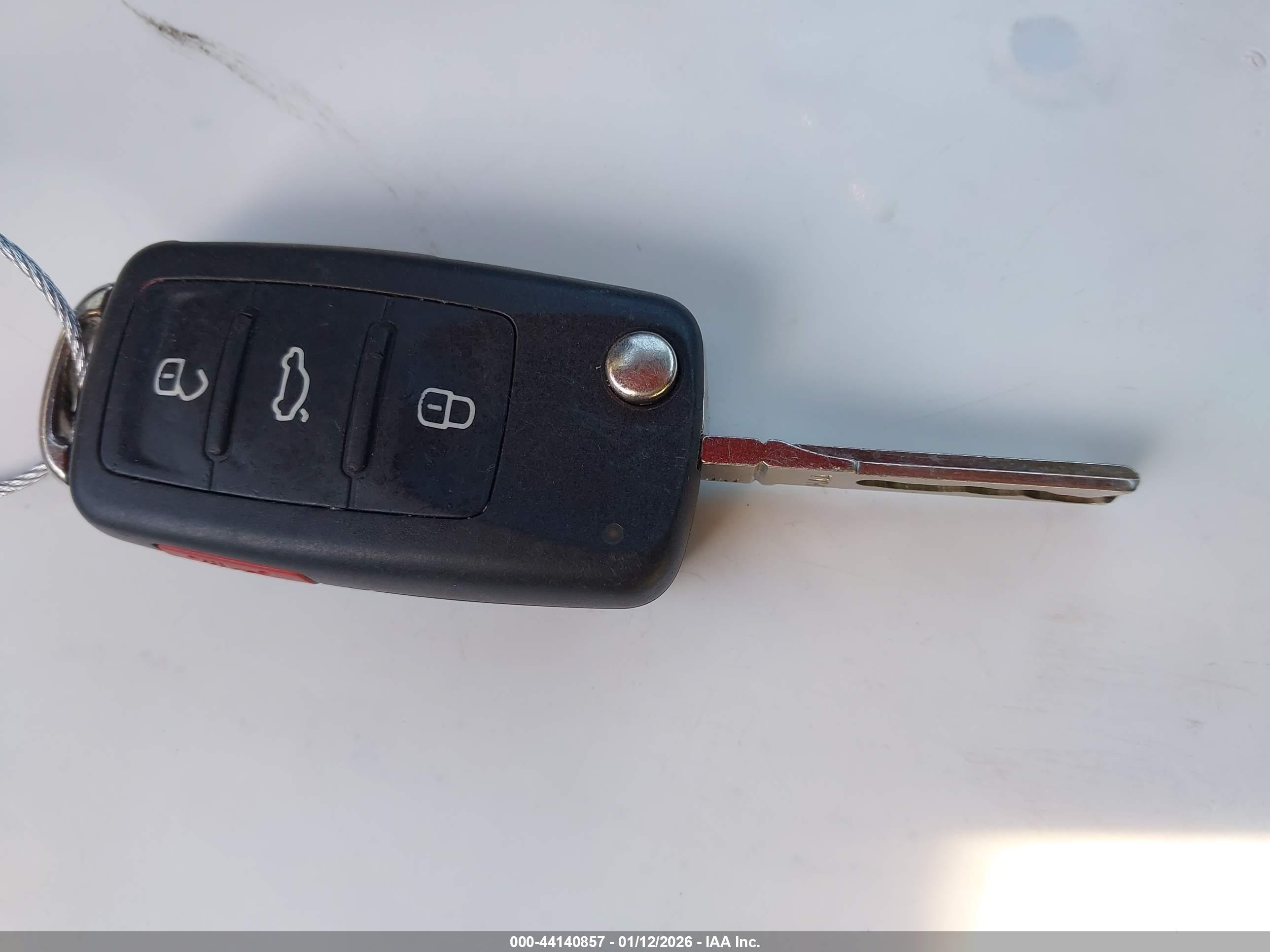 VOLKSWAGEN TIGUAN image 11