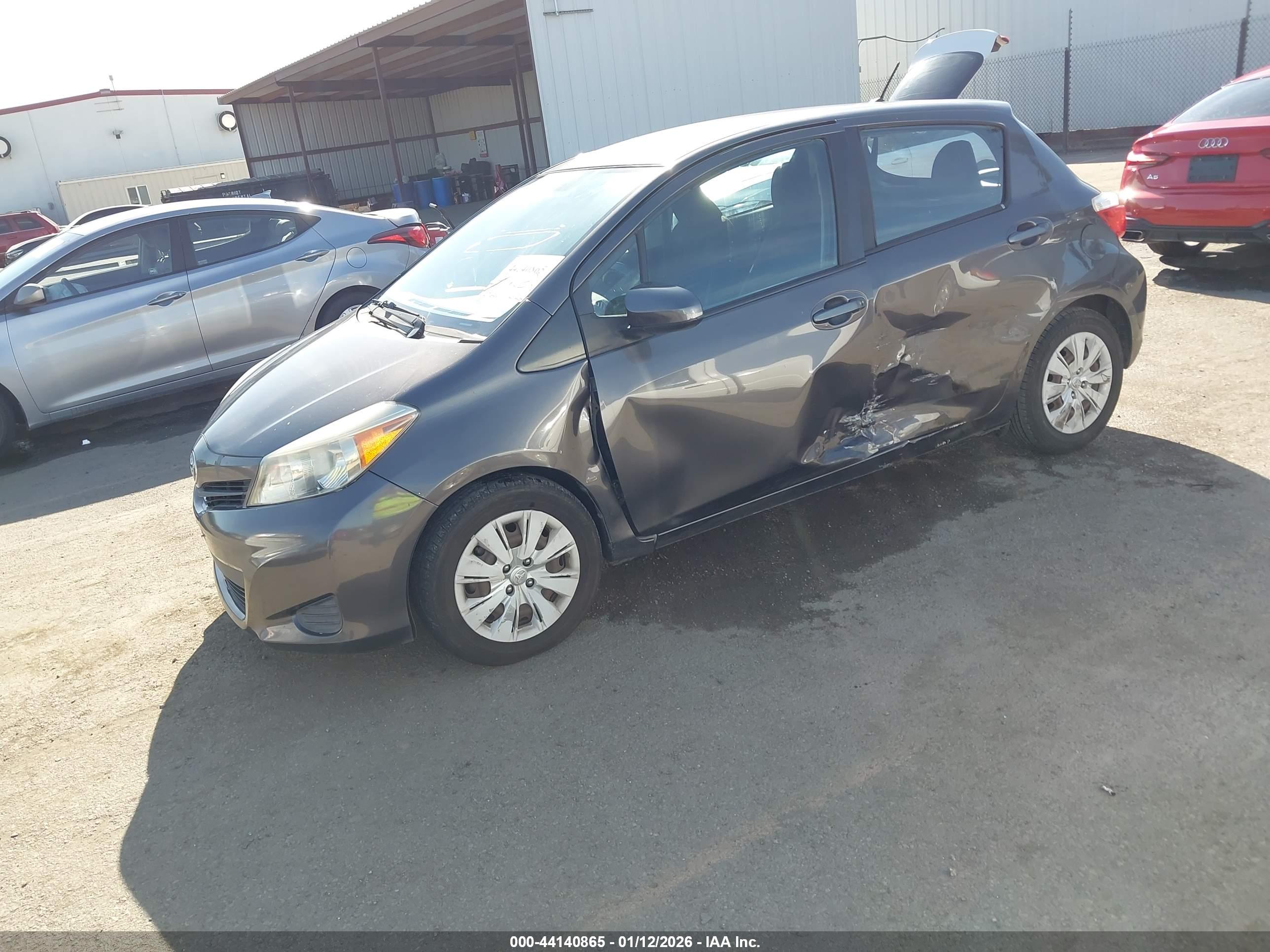 TOYOTA YARIS image 2