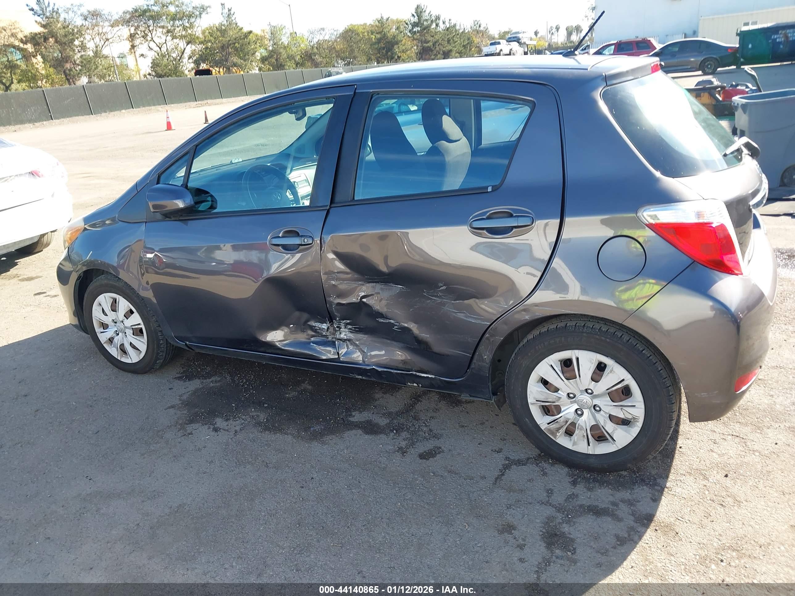 TOYOTA YARIS image 6