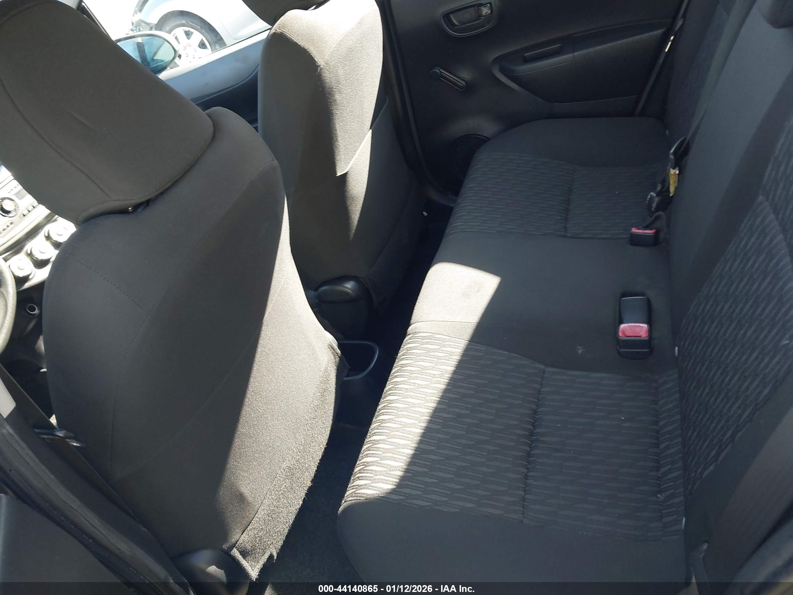 TOYOTA YARIS image 8