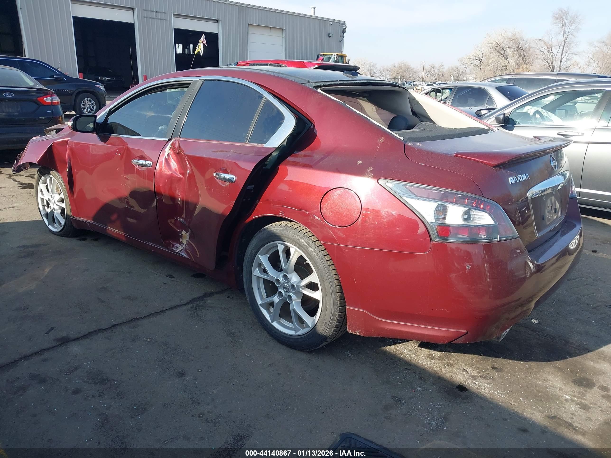 NISSAN MAXIMA image 3