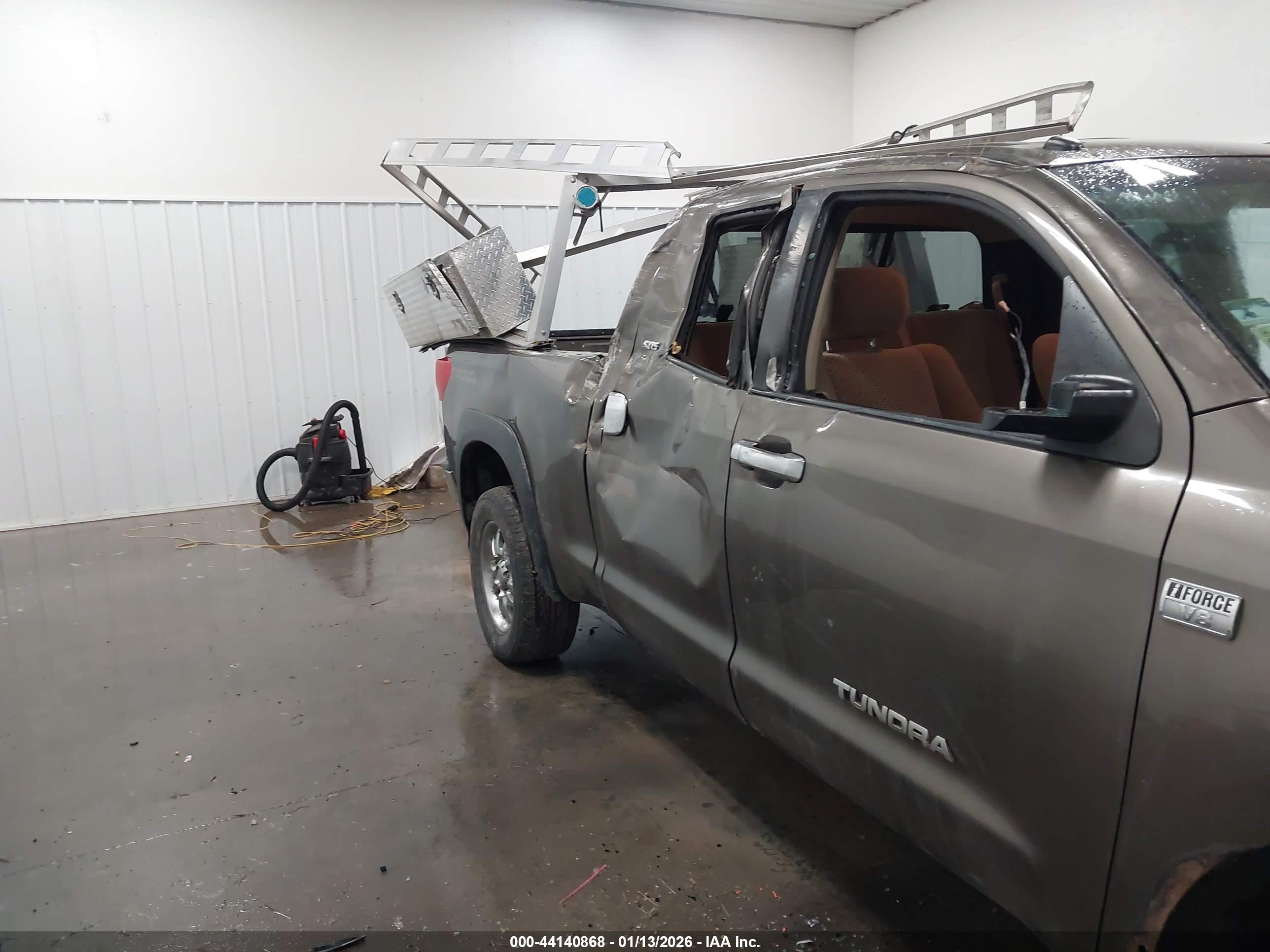 TOYOTA TUNDRA image 6