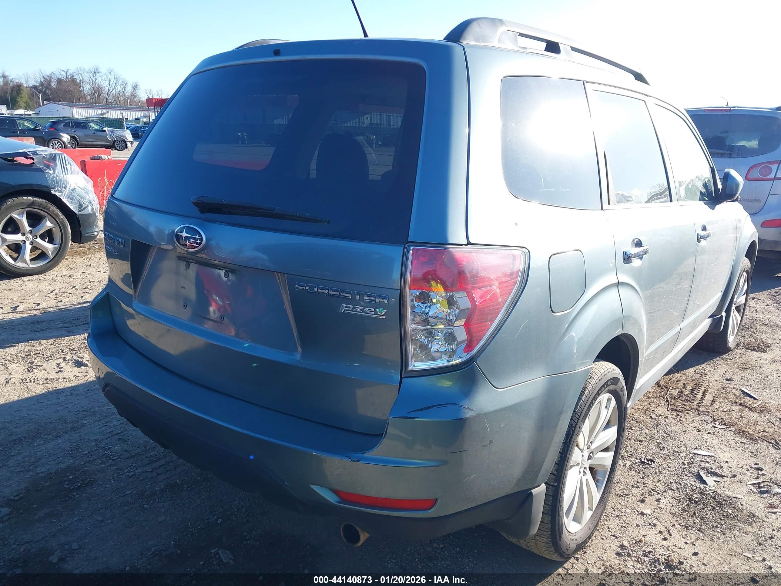 SUBARU FORESTER image 6