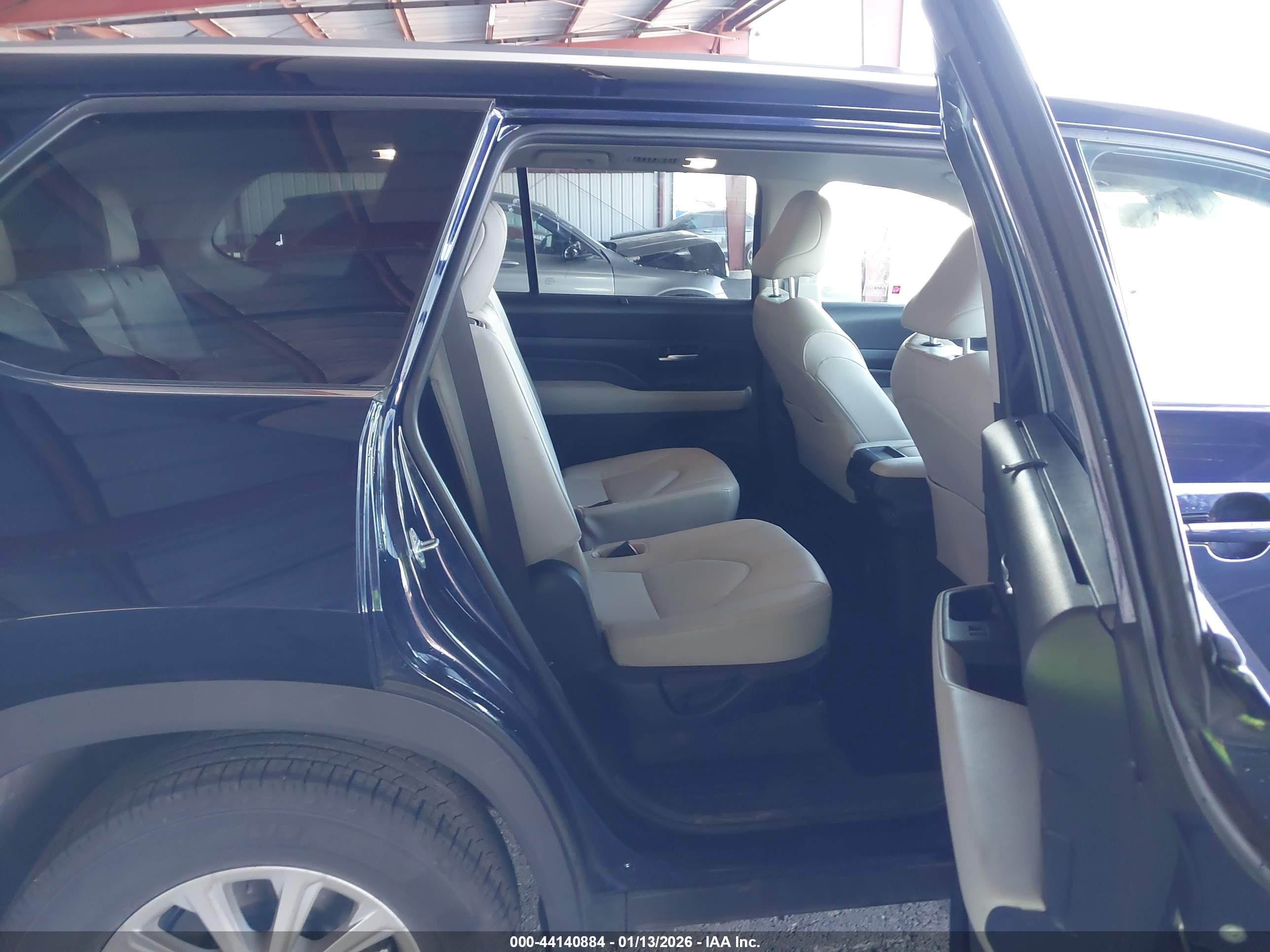 TOYOTA GRAND image 8