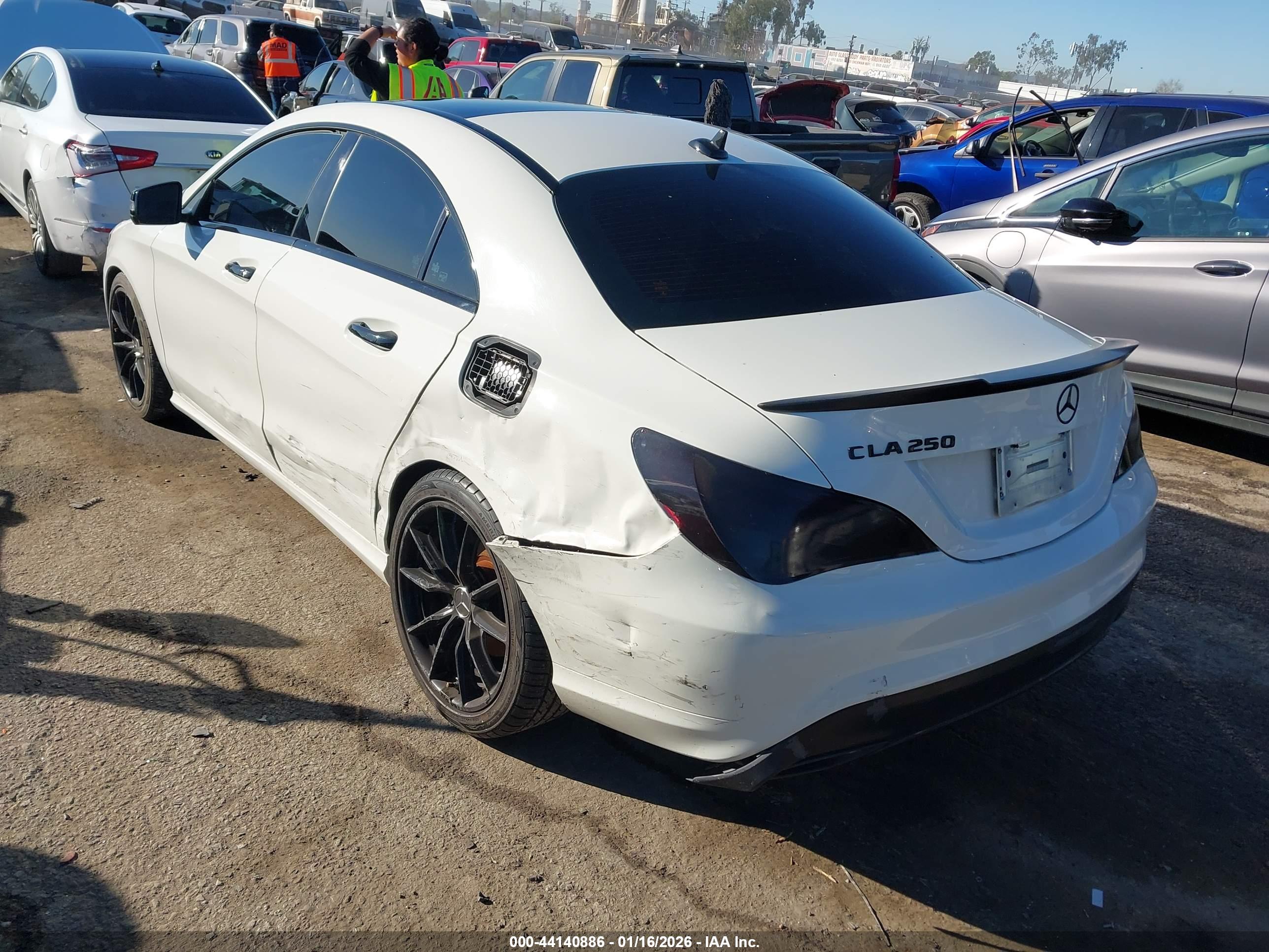 MERCEDES-BENZ CLA image 3