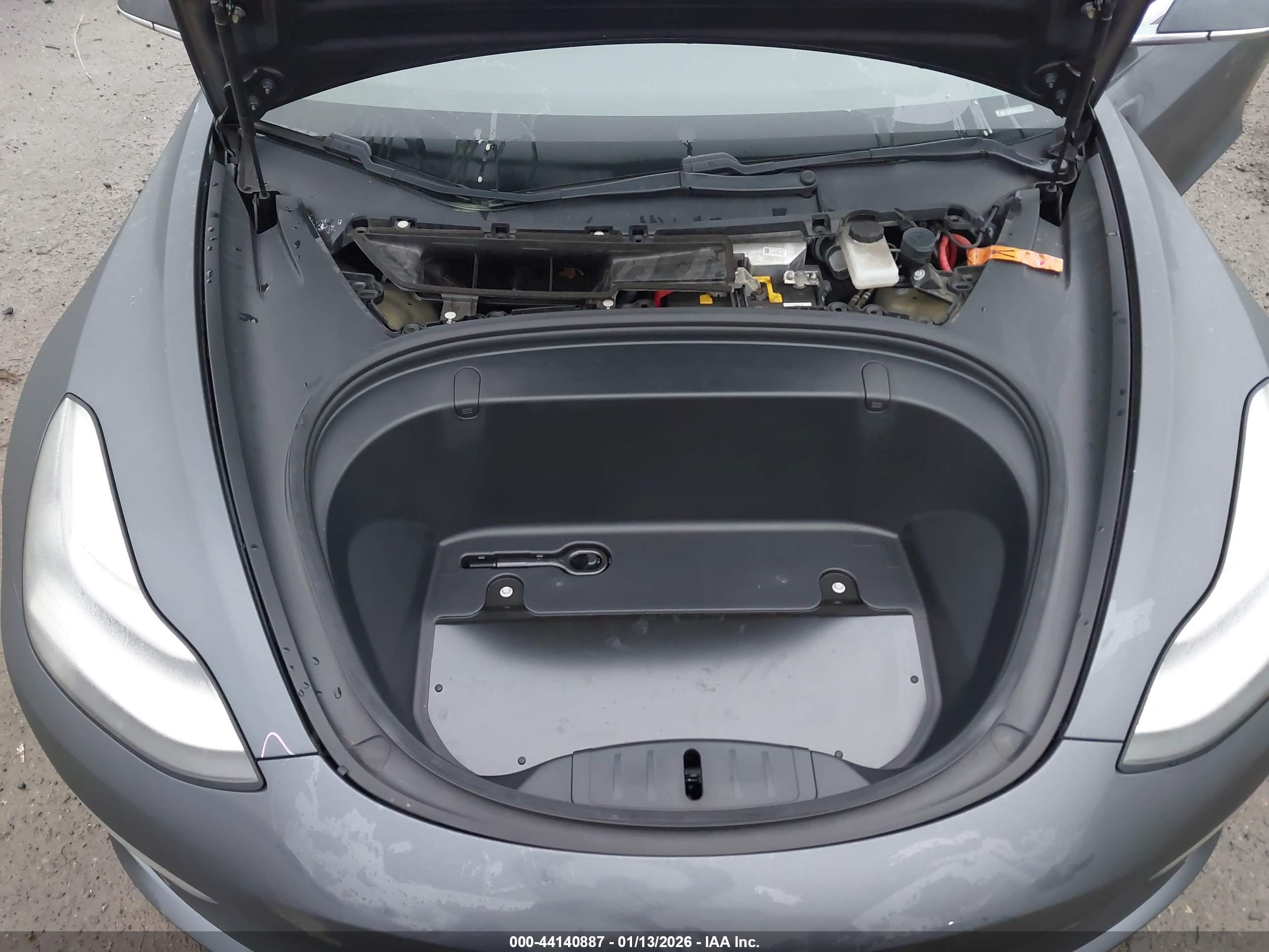 TESLA MODEL image 10