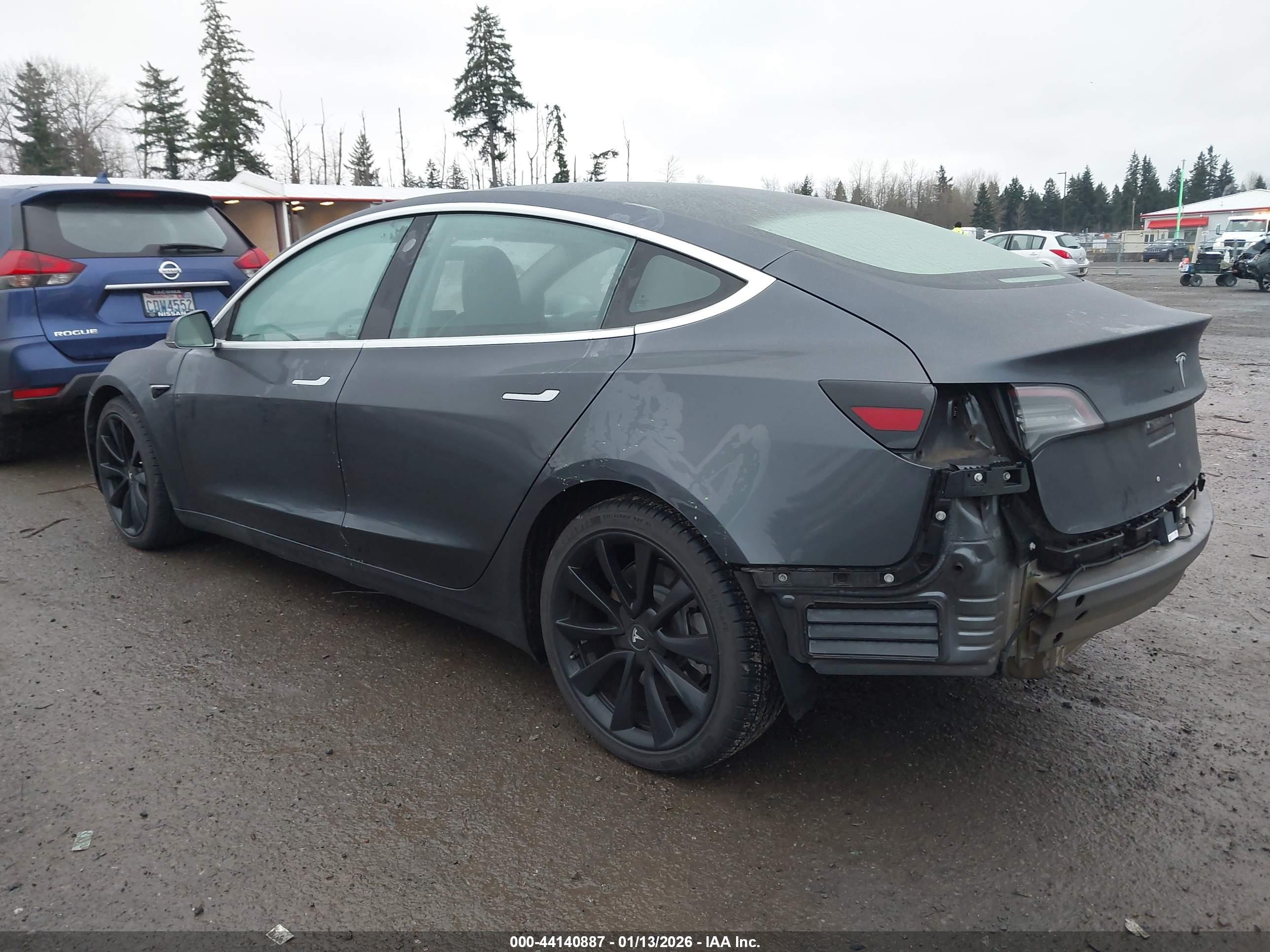 TESLA MODEL image 3