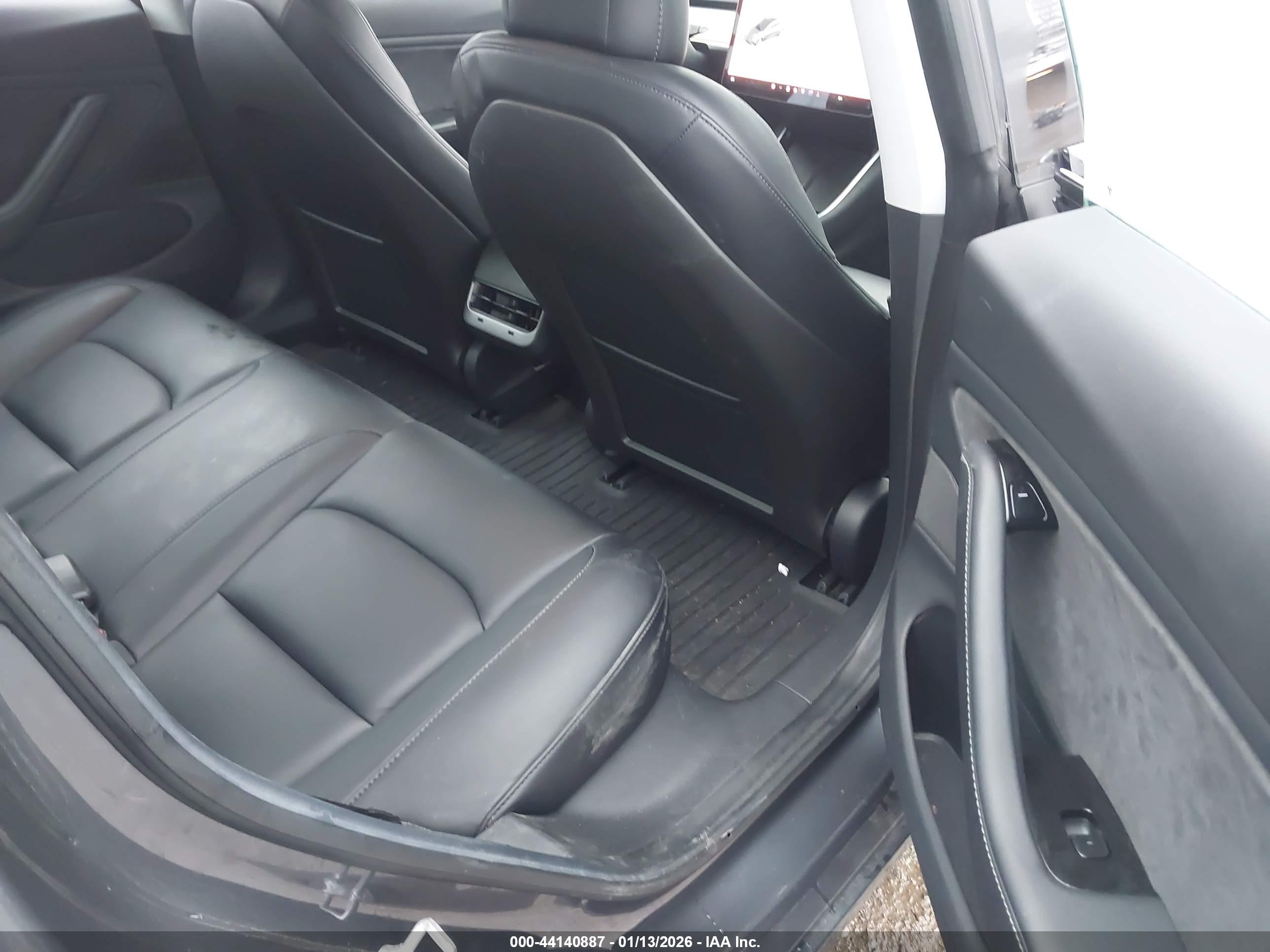 TESLA MODEL image 8