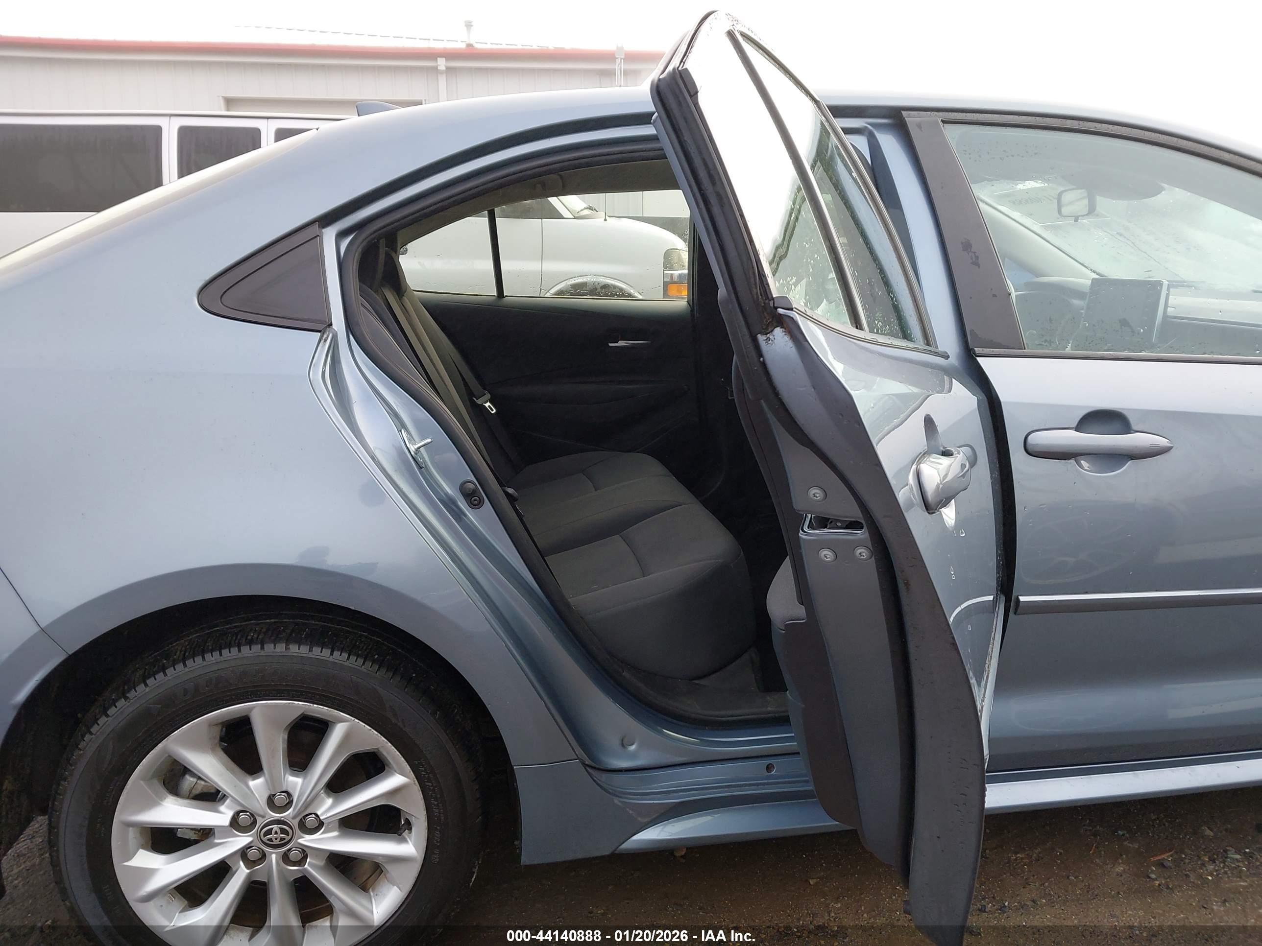 TOYOTA COROLLA image 8