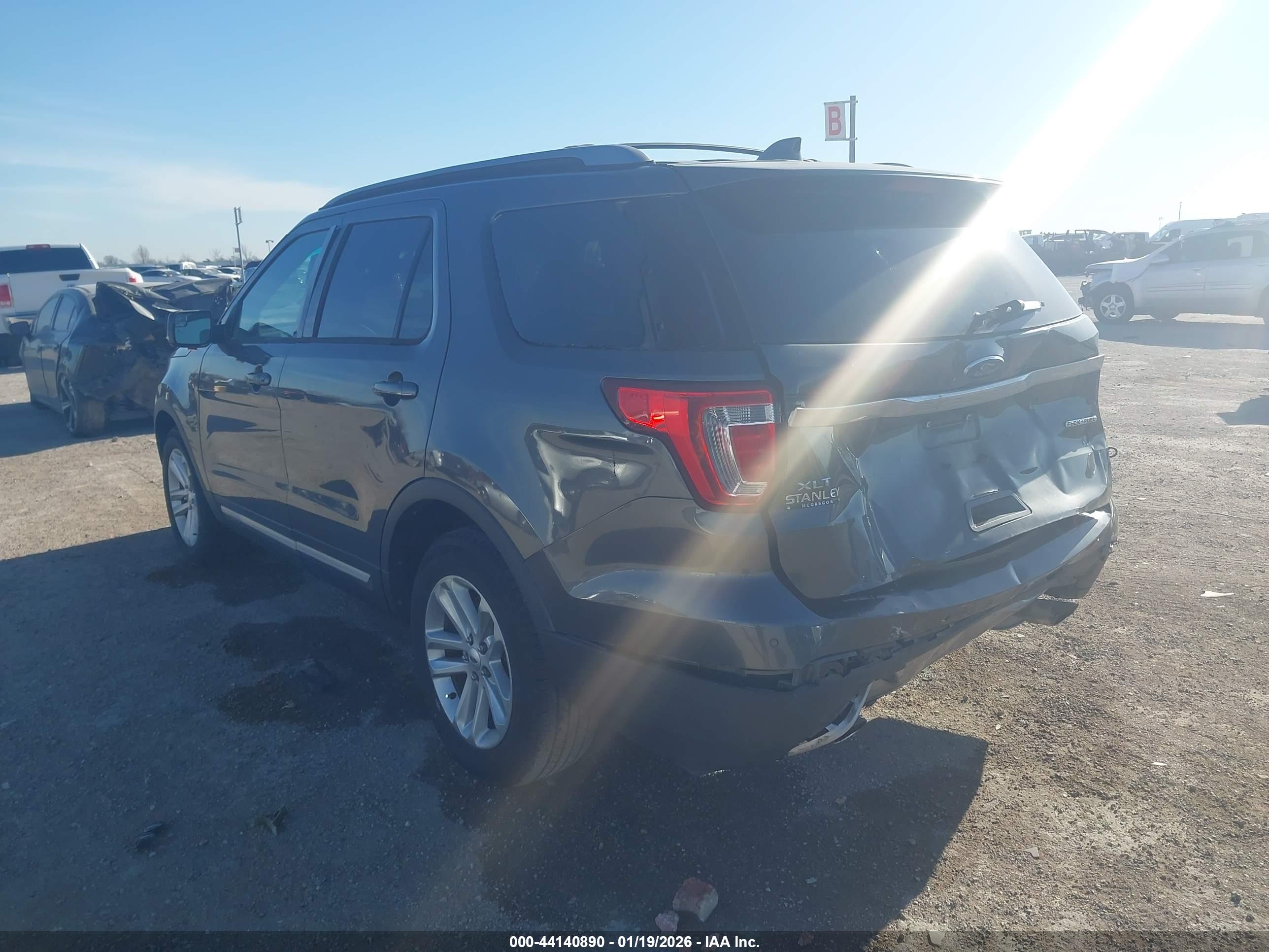 FORD EXPLORER image 3