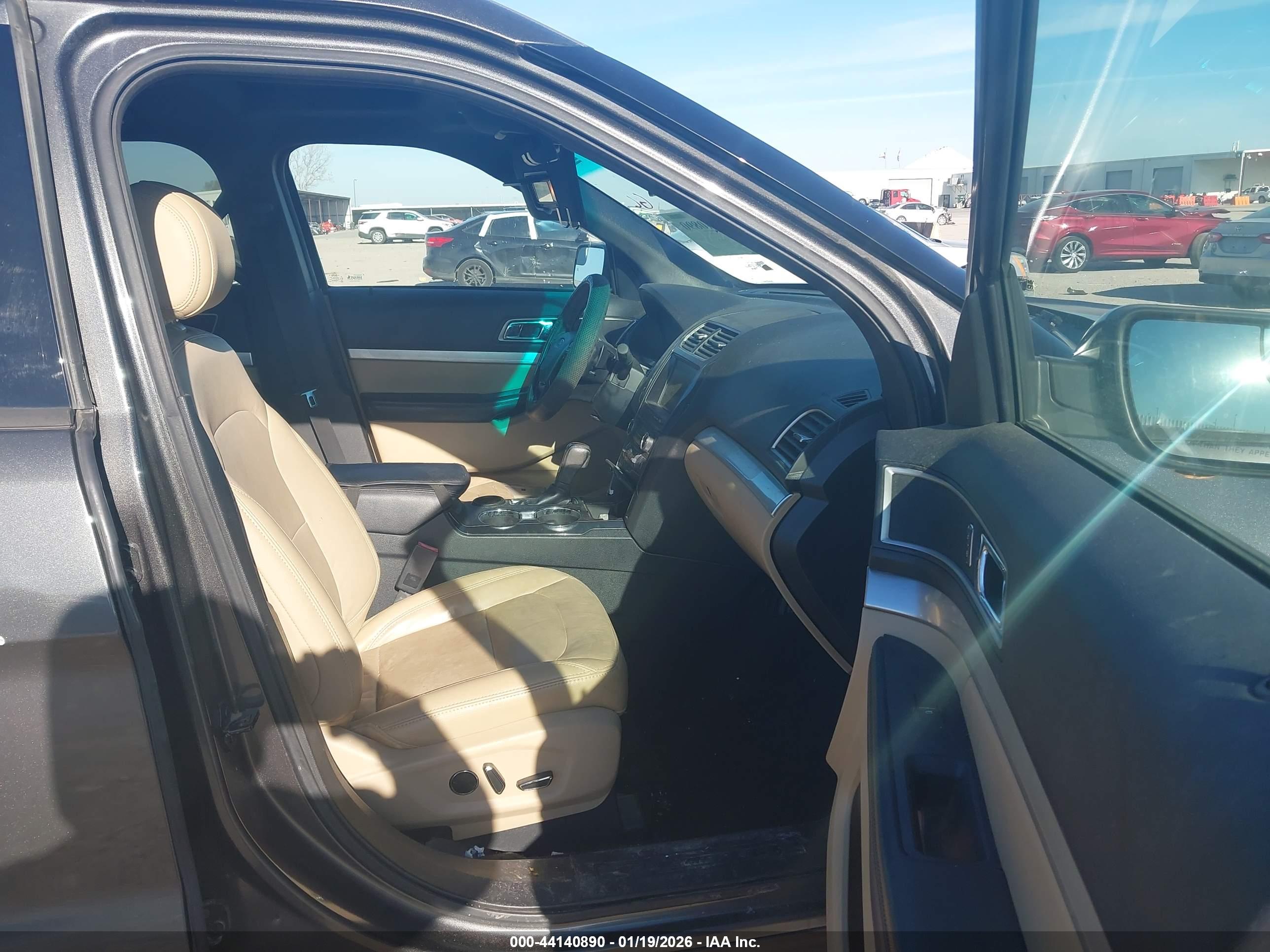 FORD EXPLORER image 5