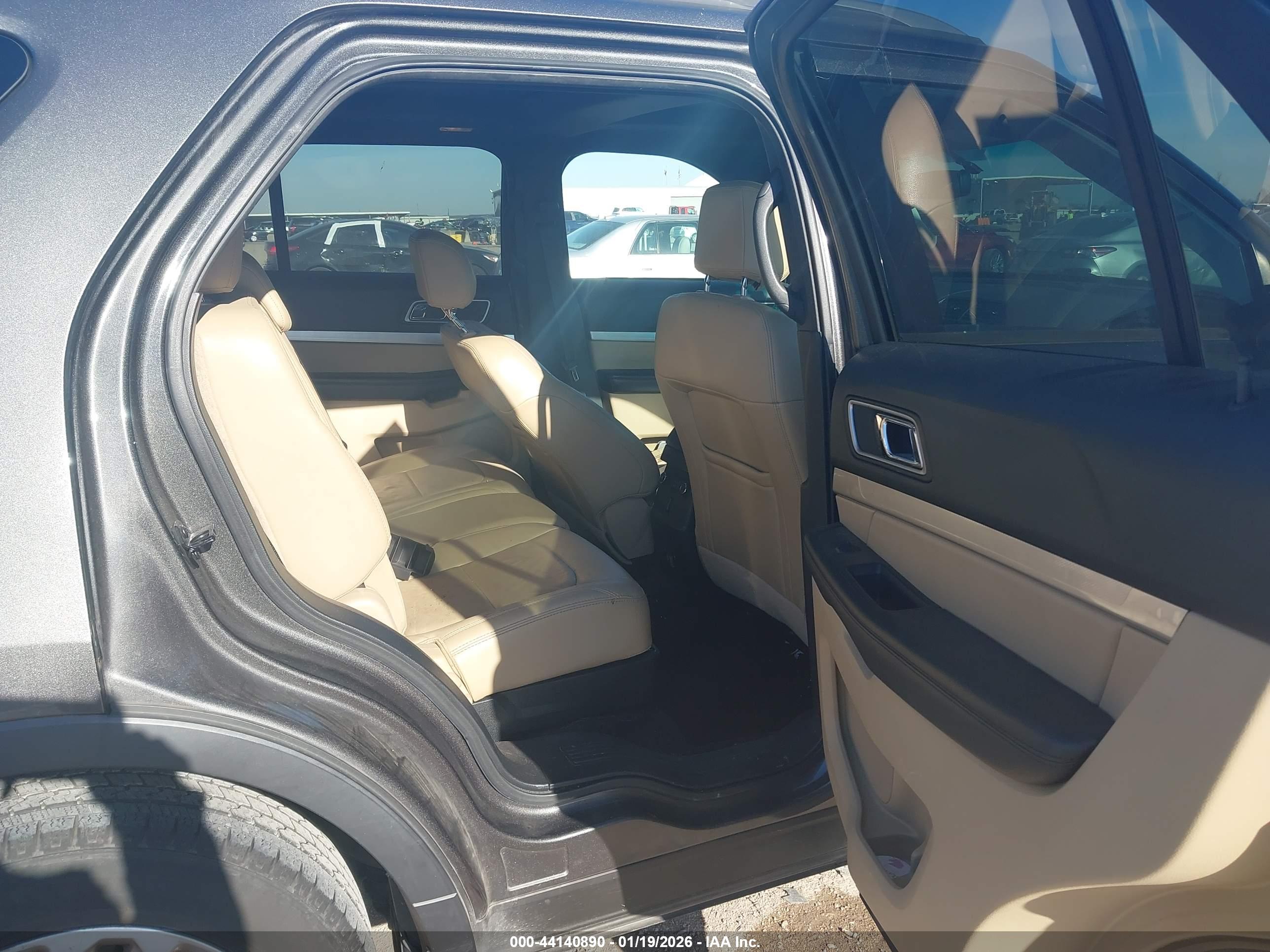 FORD EXPLORER image 8