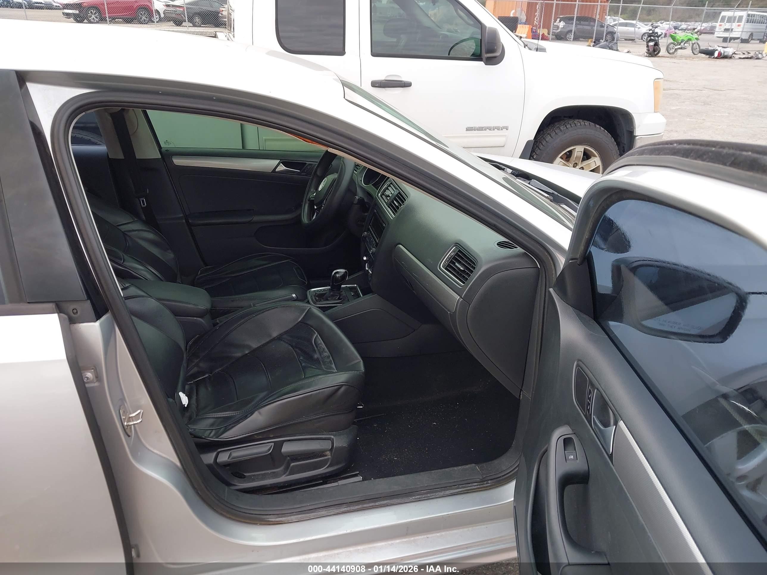 VOLKSWAGEN JETTA image 5