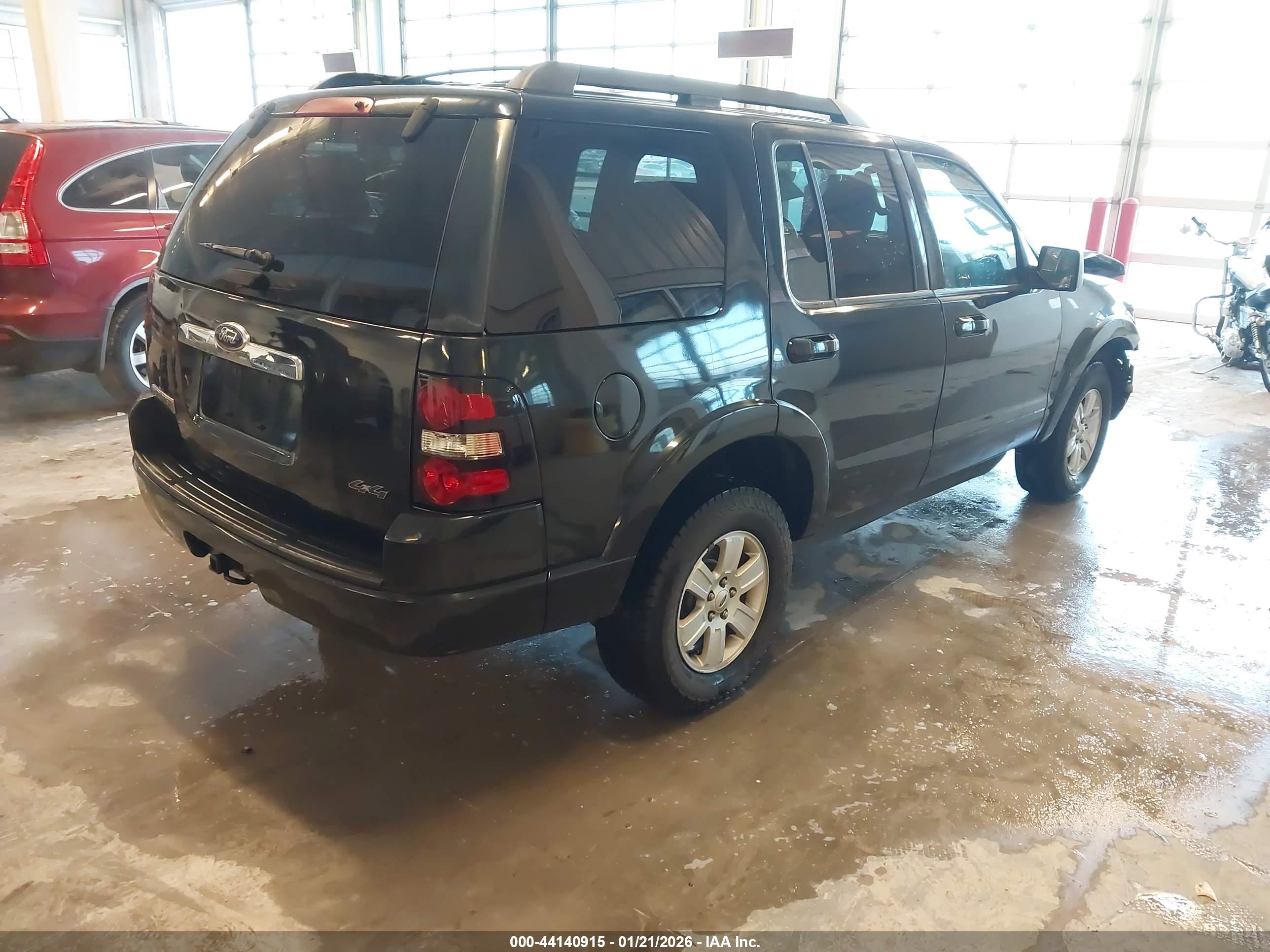 FORD EXPLORER image 4