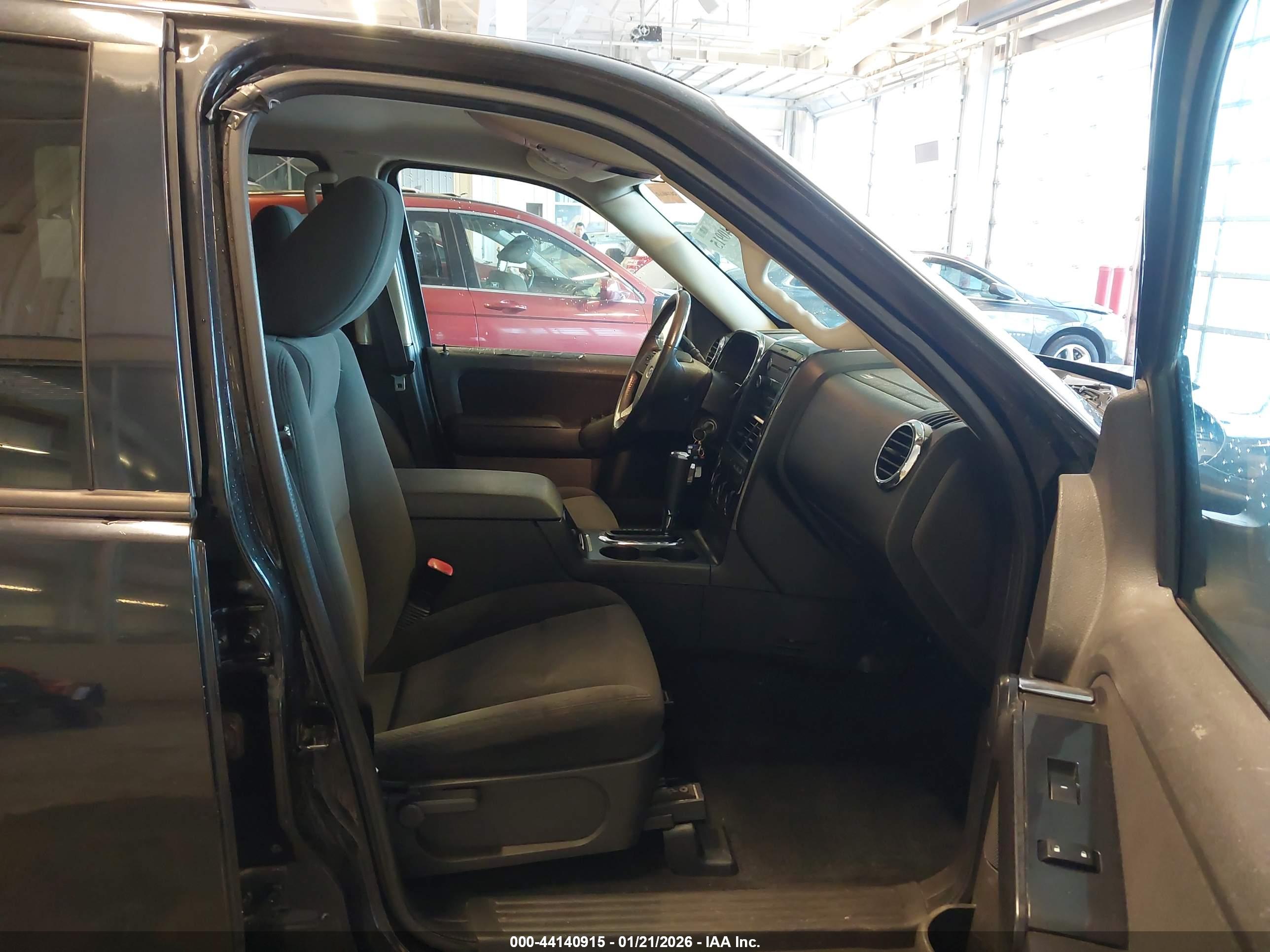 FORD EXPLORER image 5