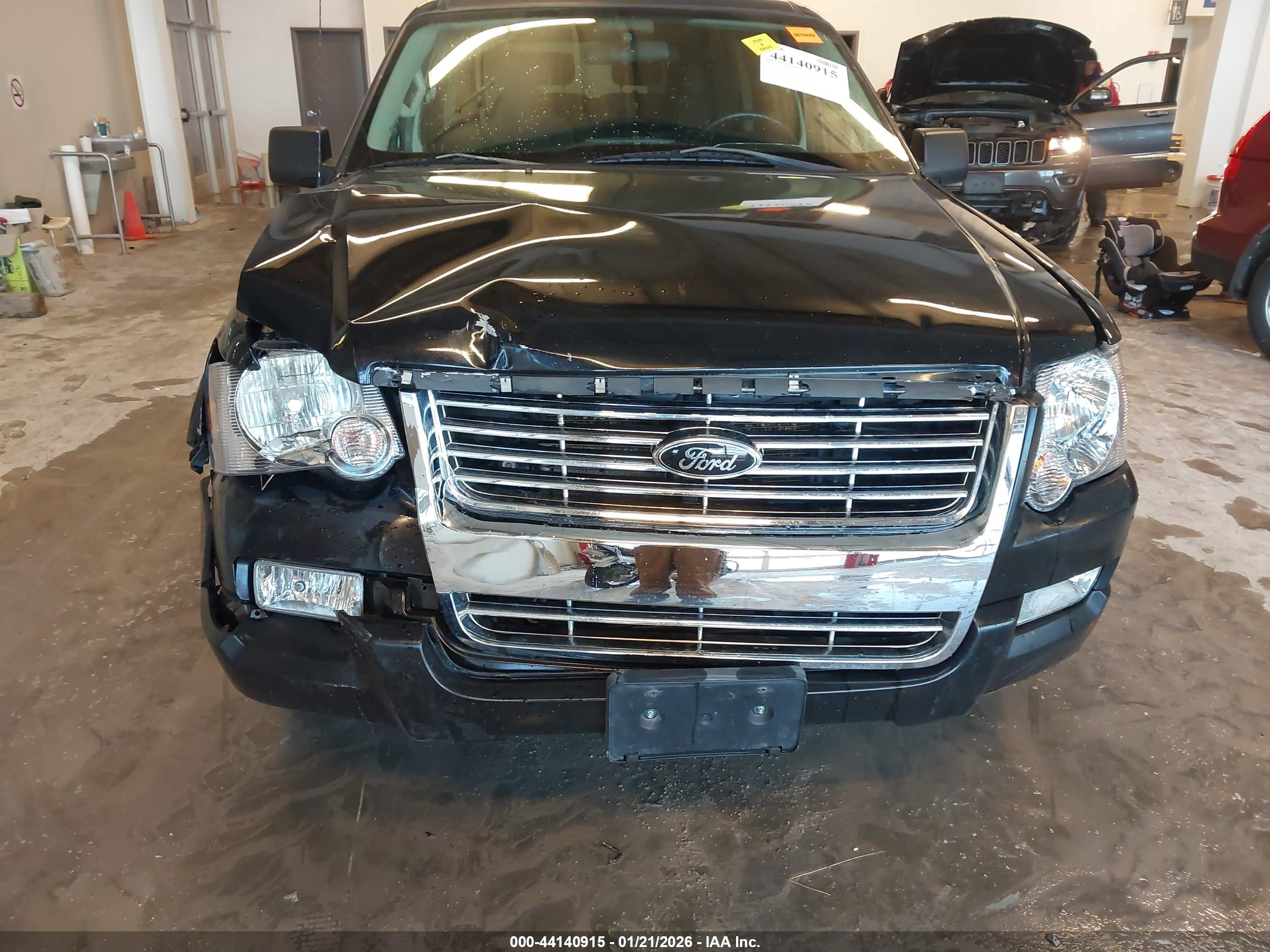 FORD EXPLORER image 6
