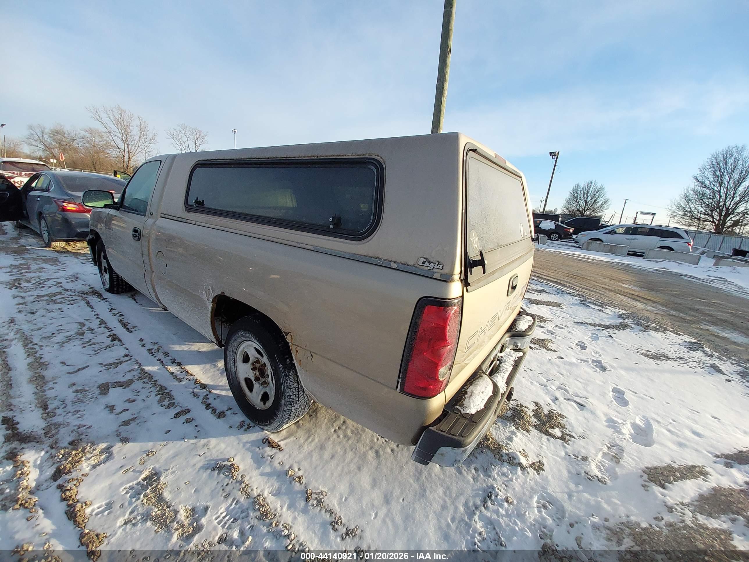 CHEVROLET SILVERADO image 3