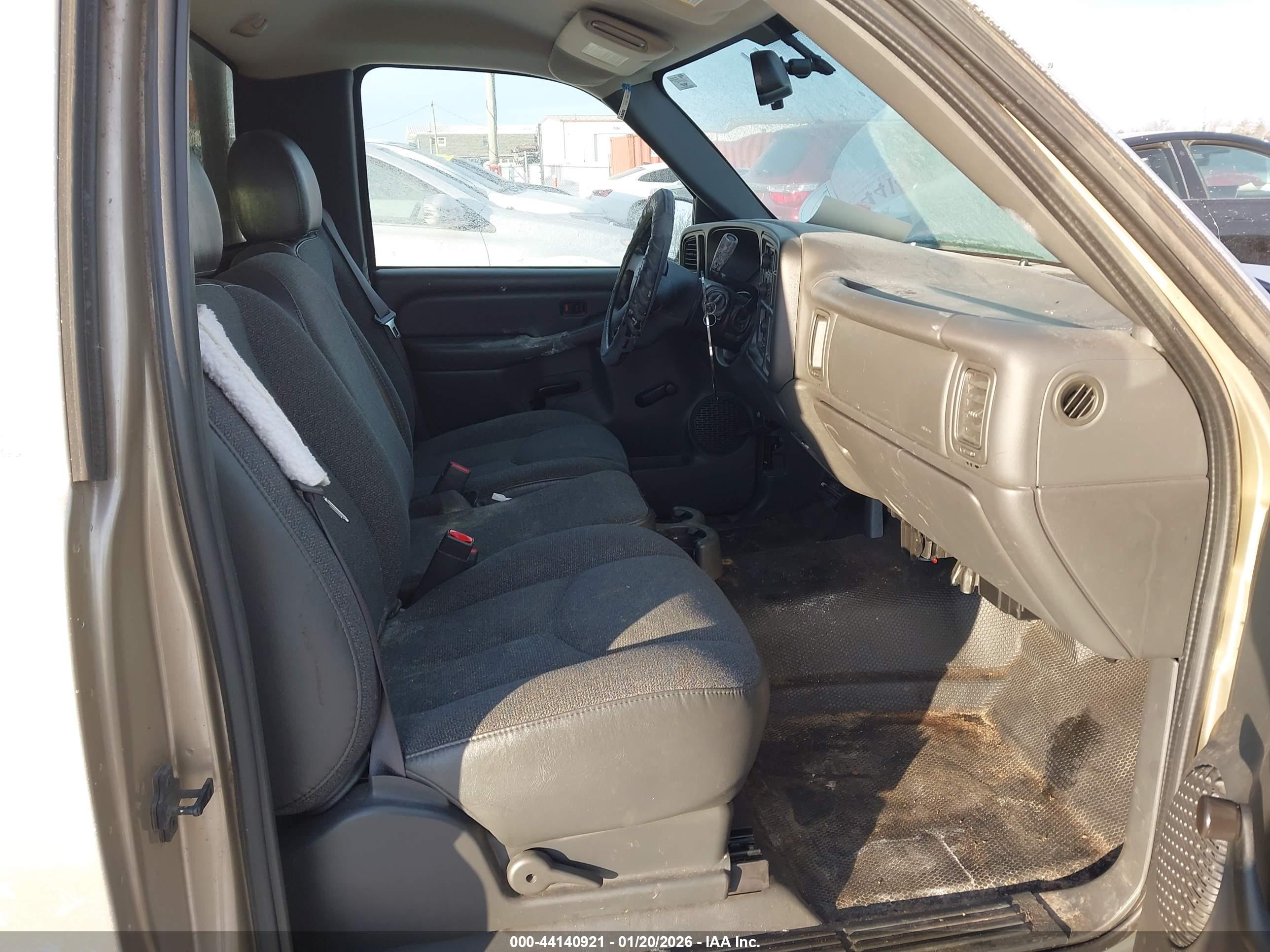CHEVROLET SILVERADO image 5