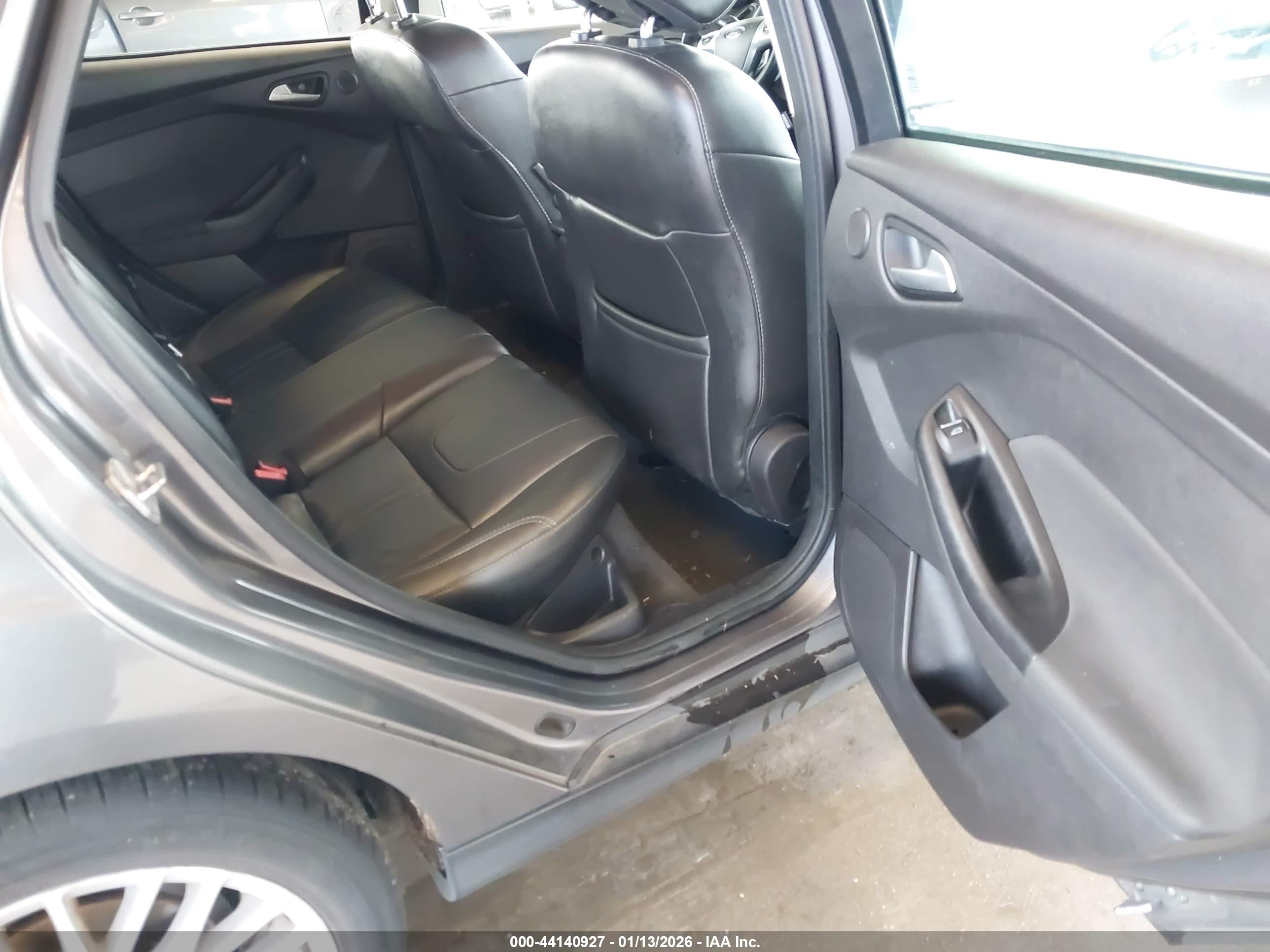 FORD FOCUS image 8