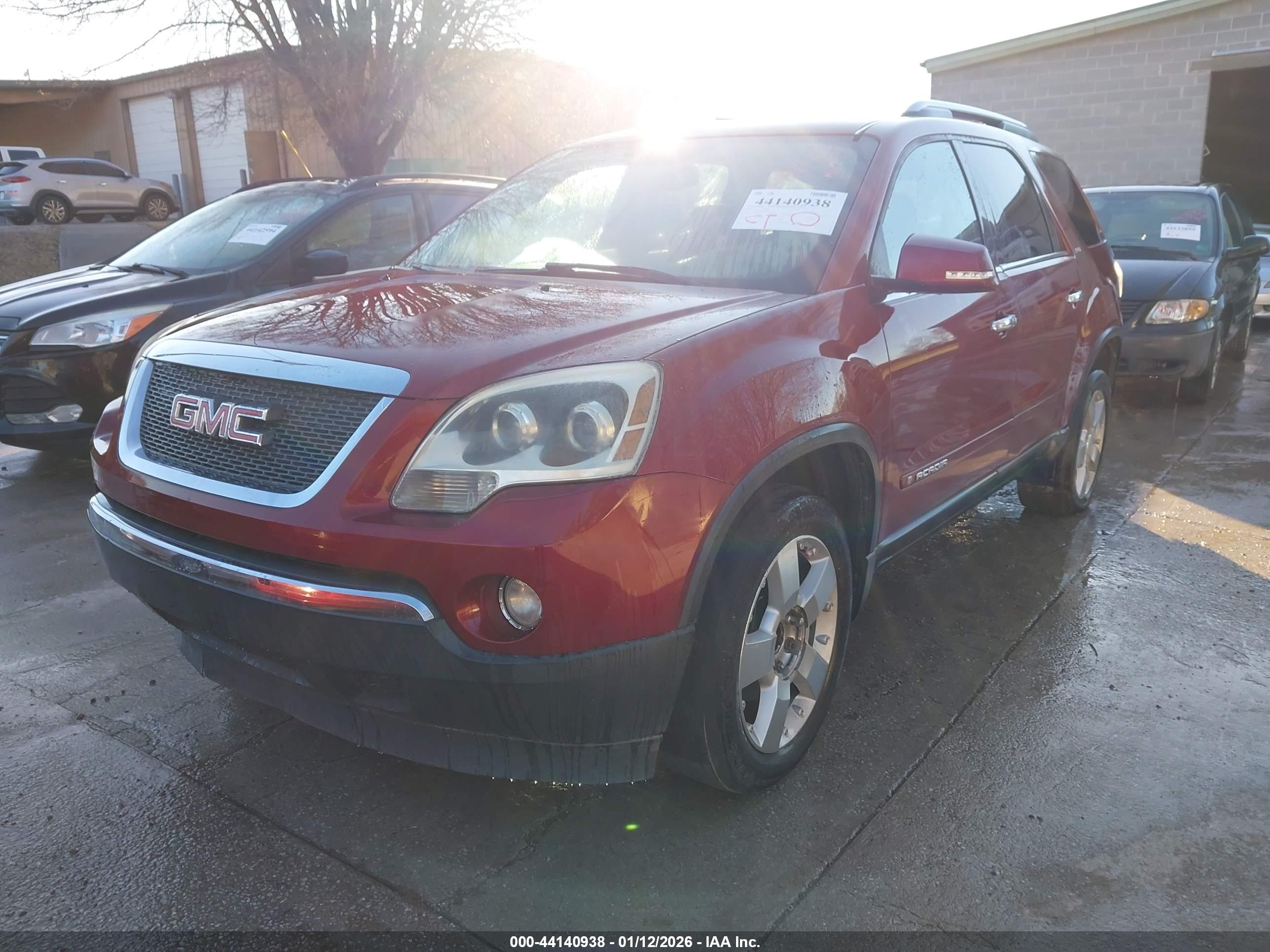 GMC ACADIA image 2