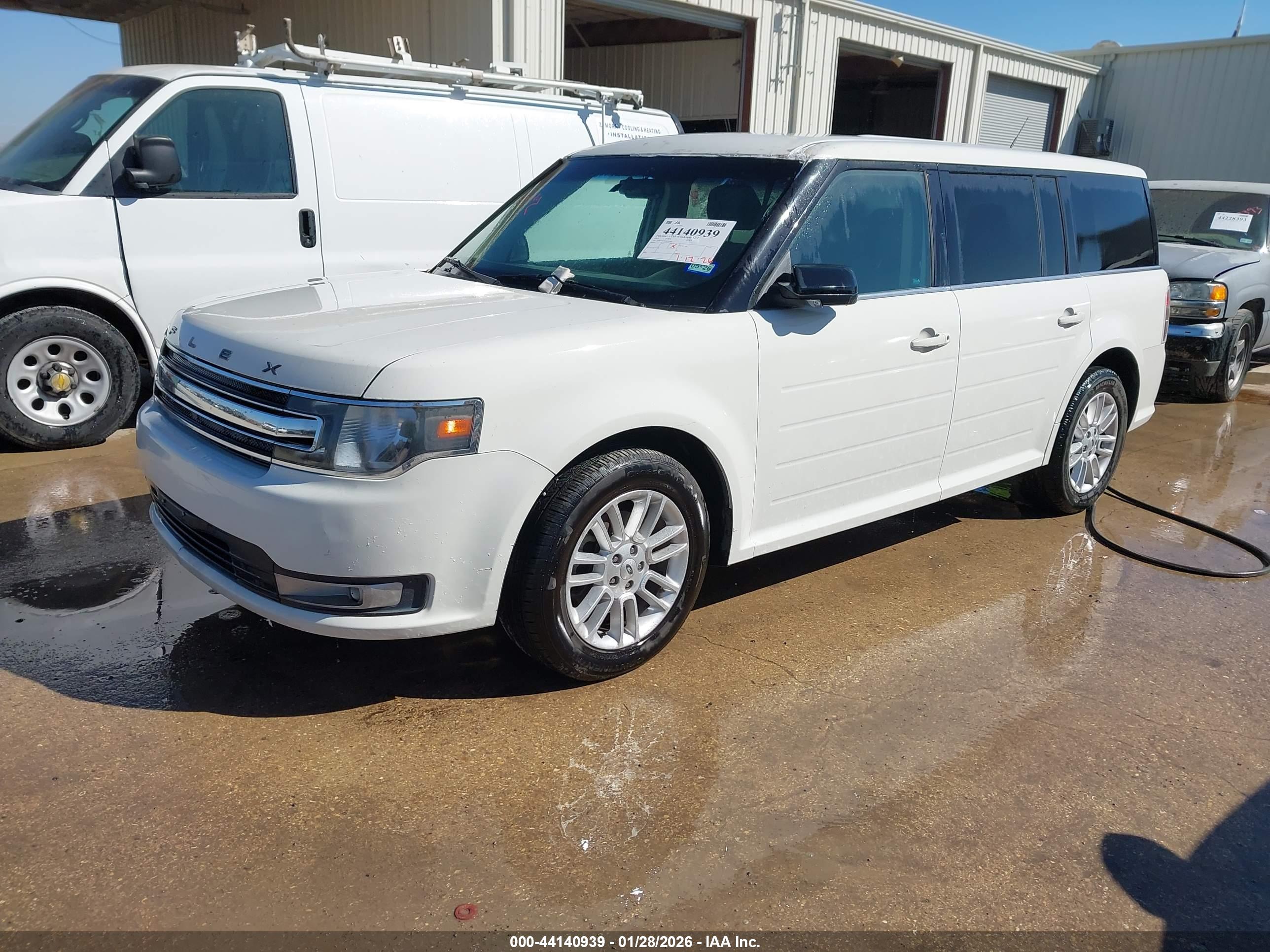 FORD FLEX image 2