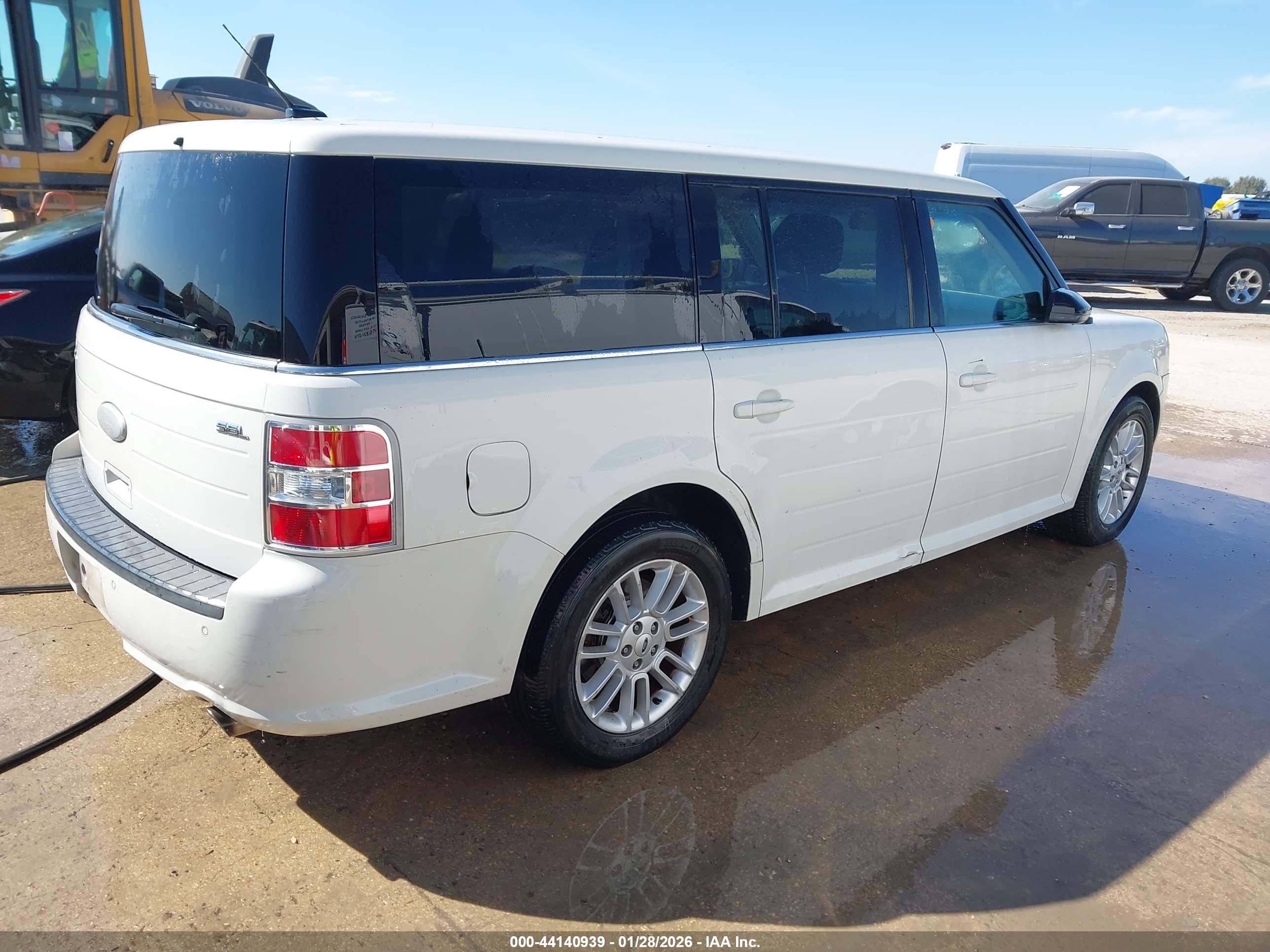 FORD FLEX image 4