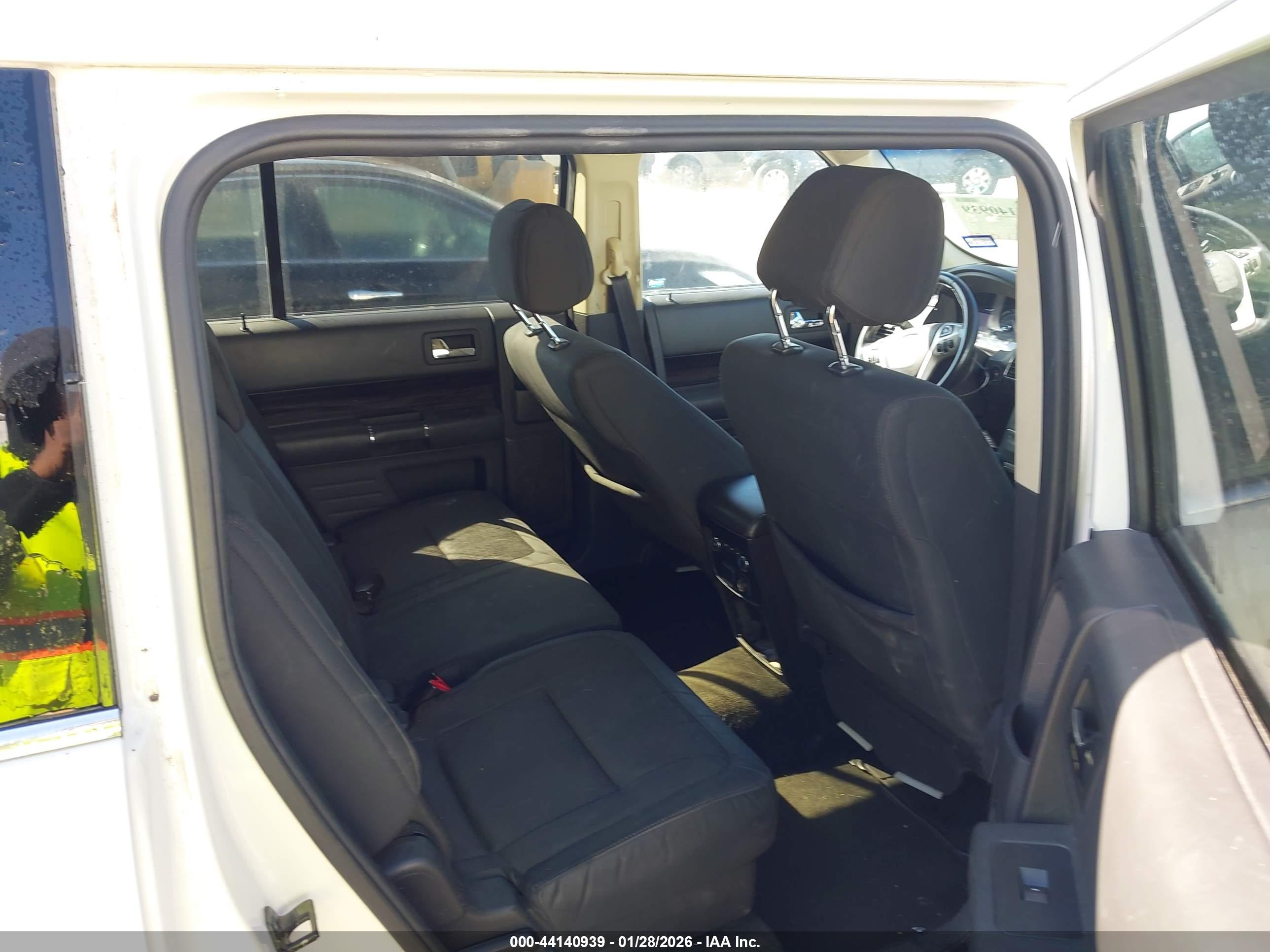 FORD FLEX image 8