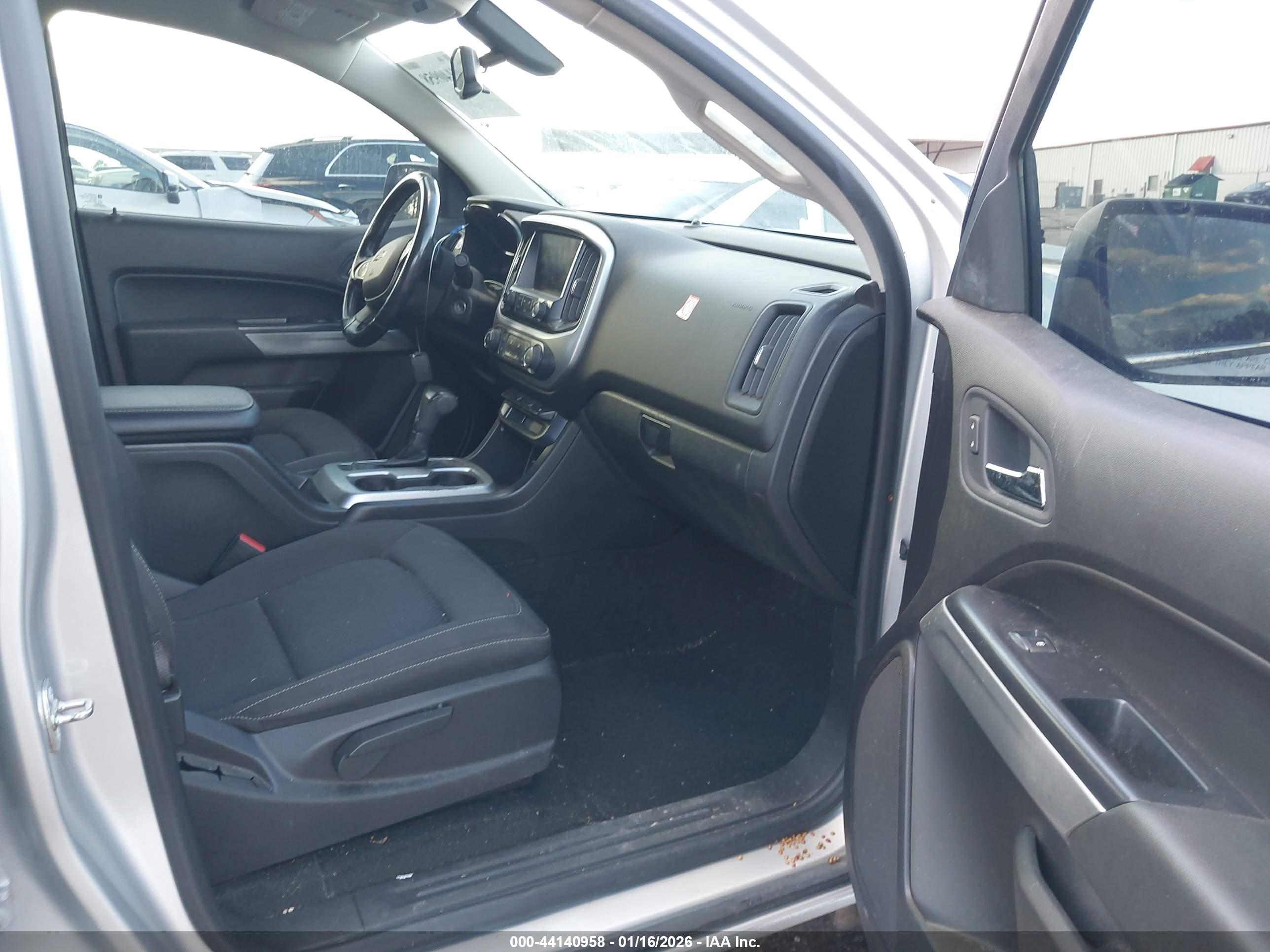 CHEVROLET COLORADO image 5