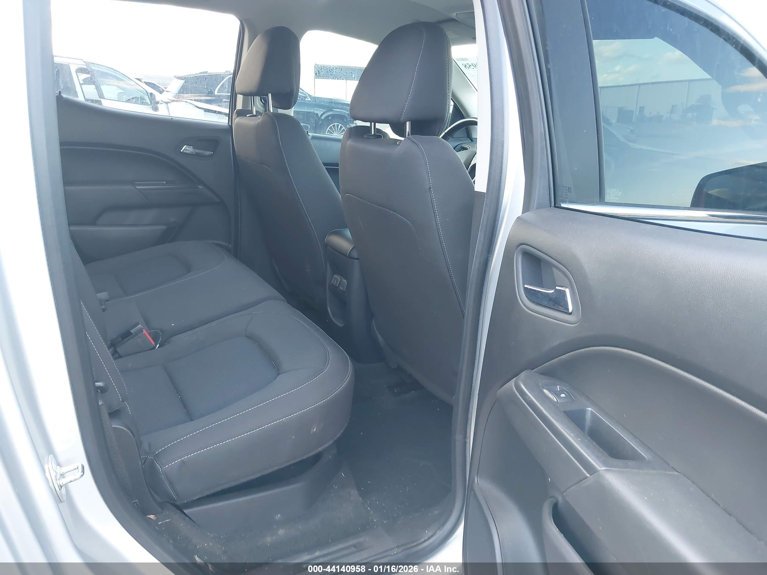CHEVROLET COLORADO image 8
