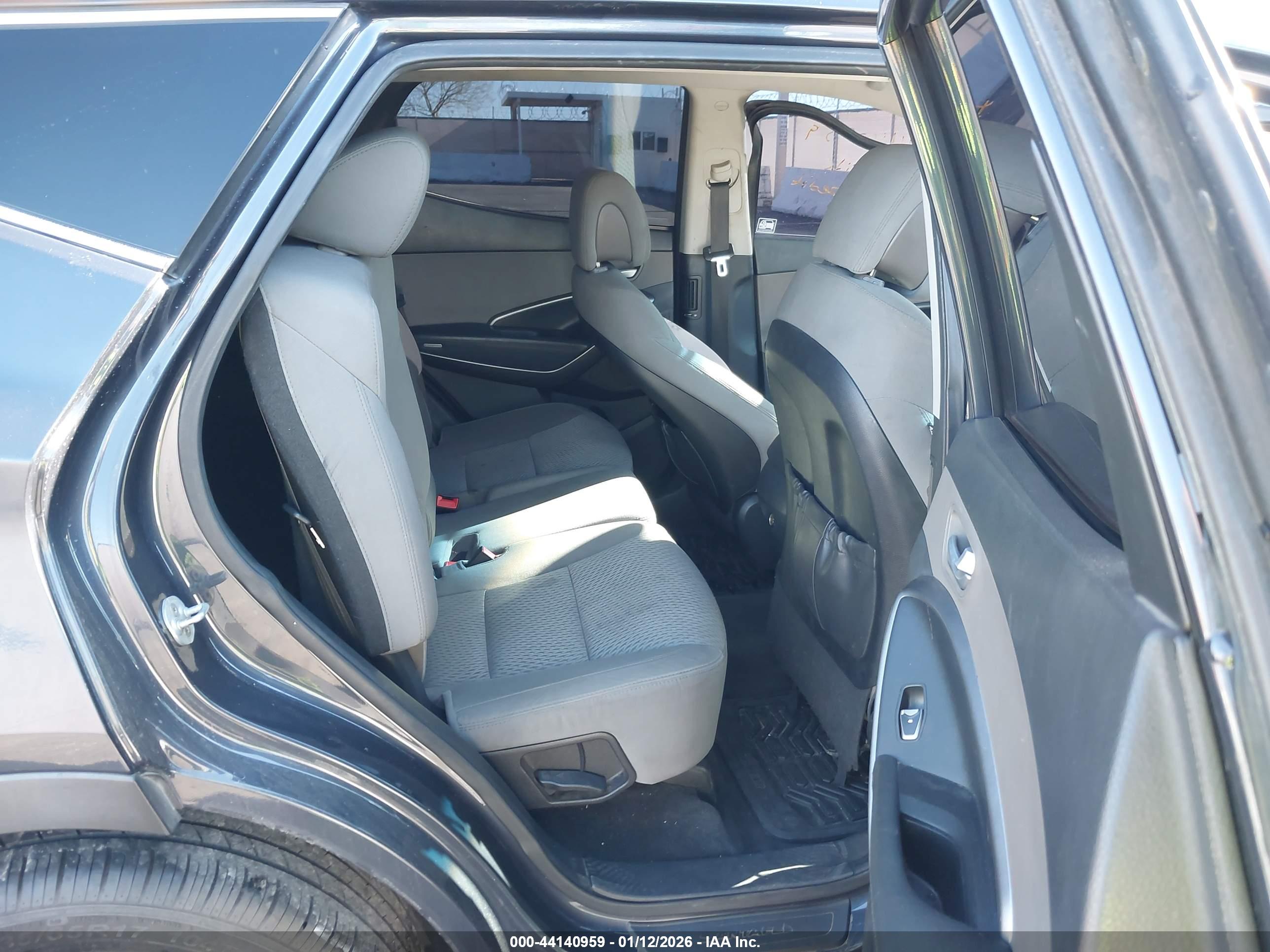 HYUNDAI SANTA image 8