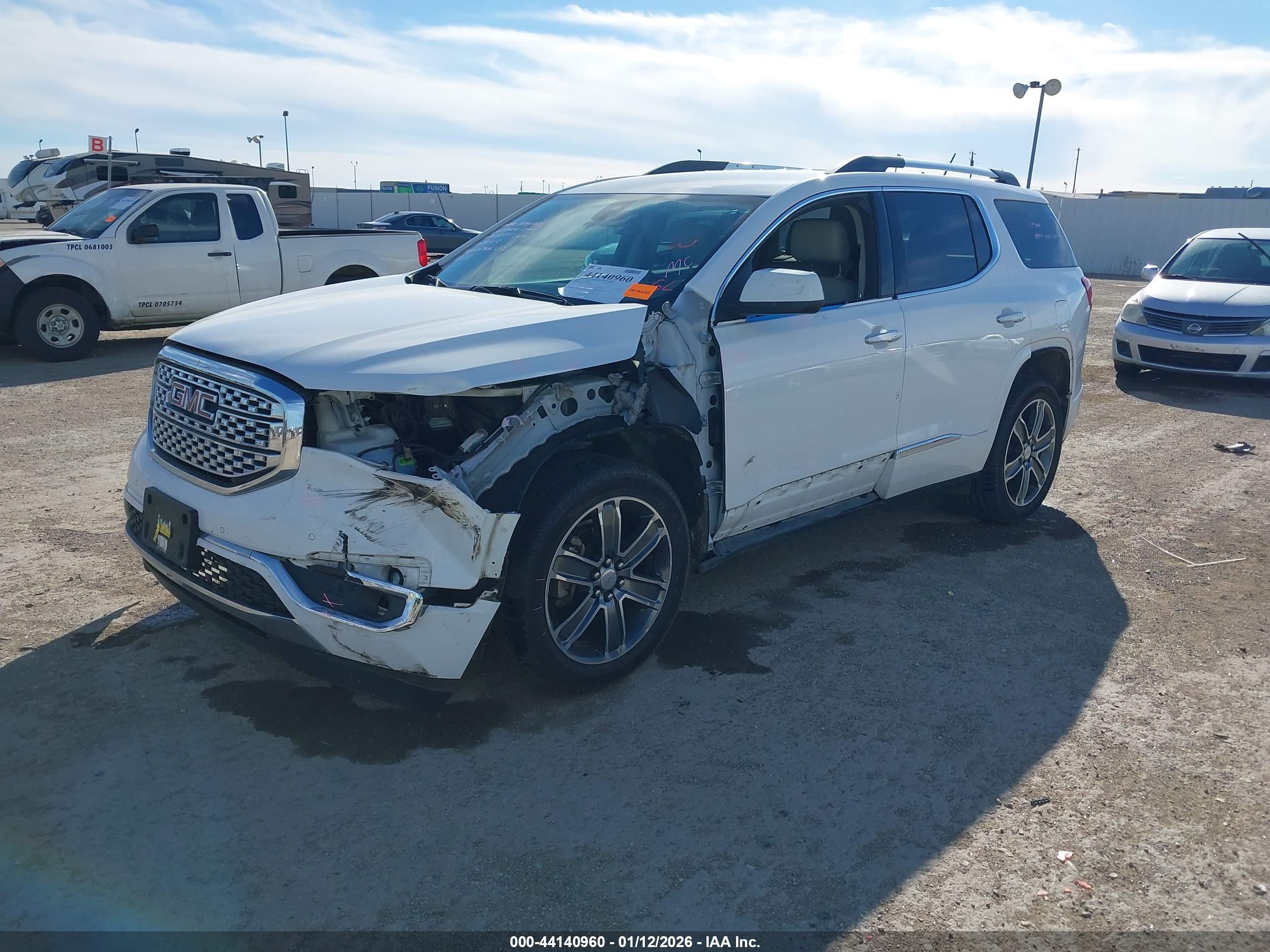 GMC ACADIA image 2