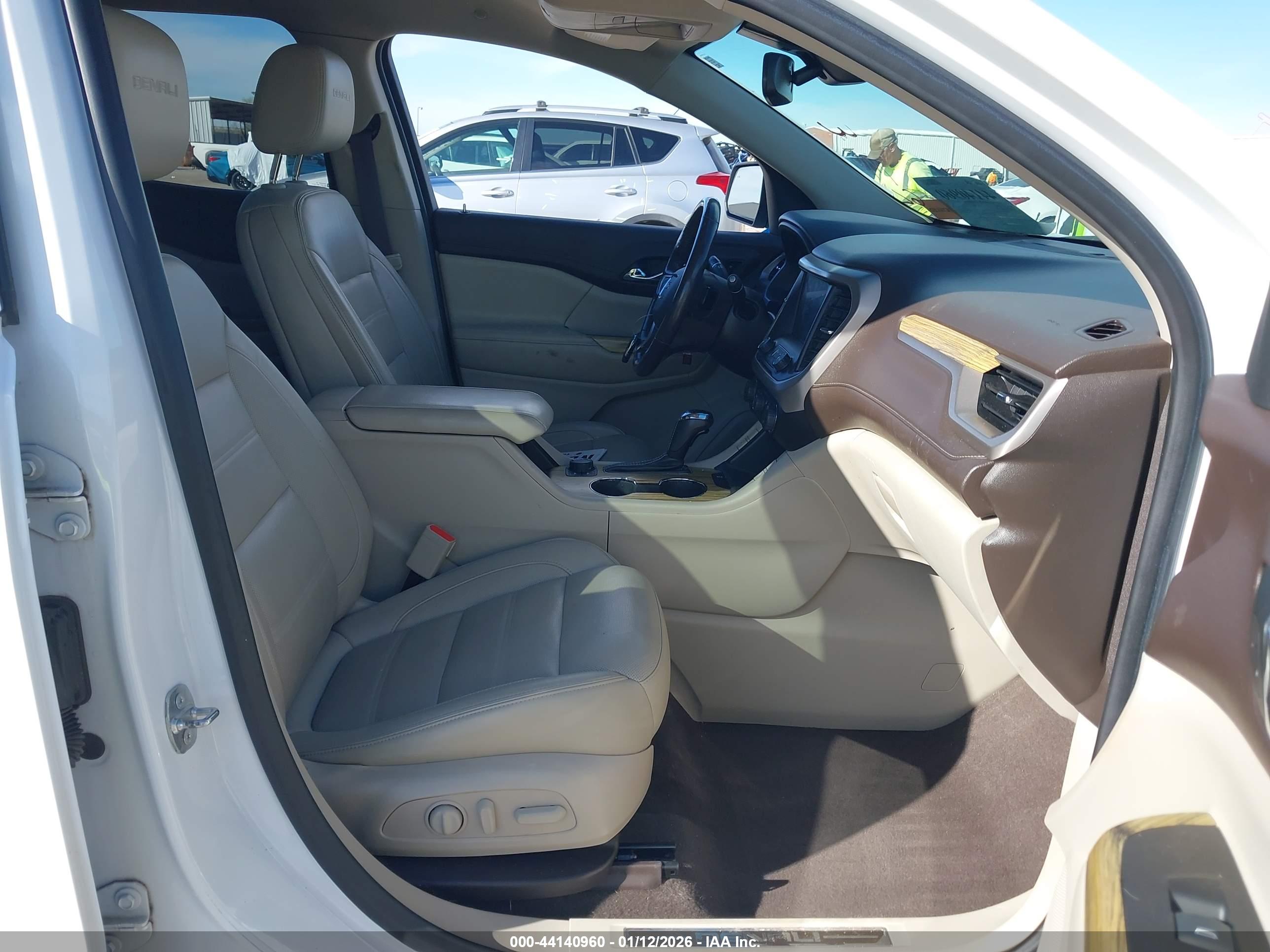 GMC ACADIA image 5