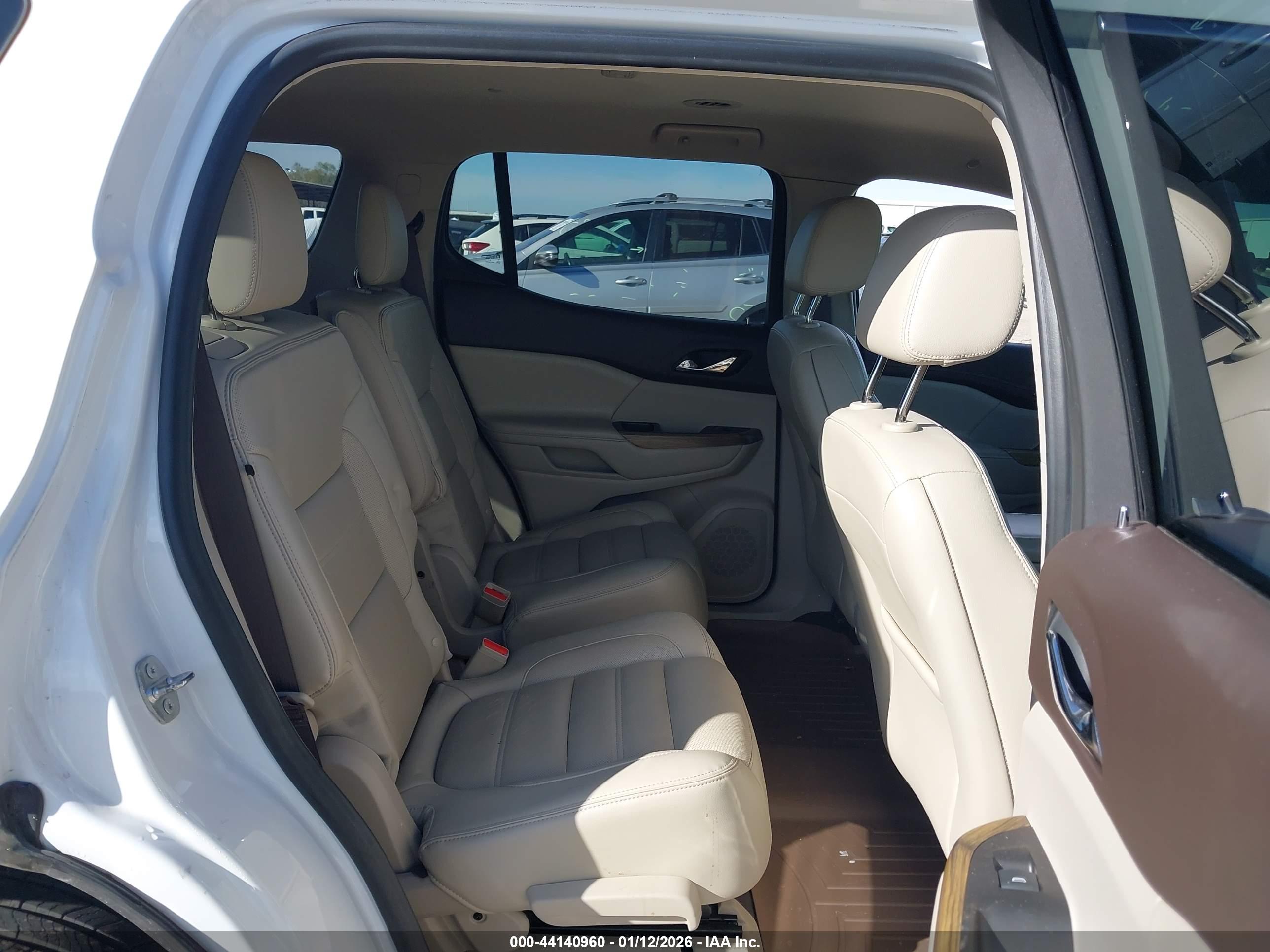 GMC ACADIA image 8