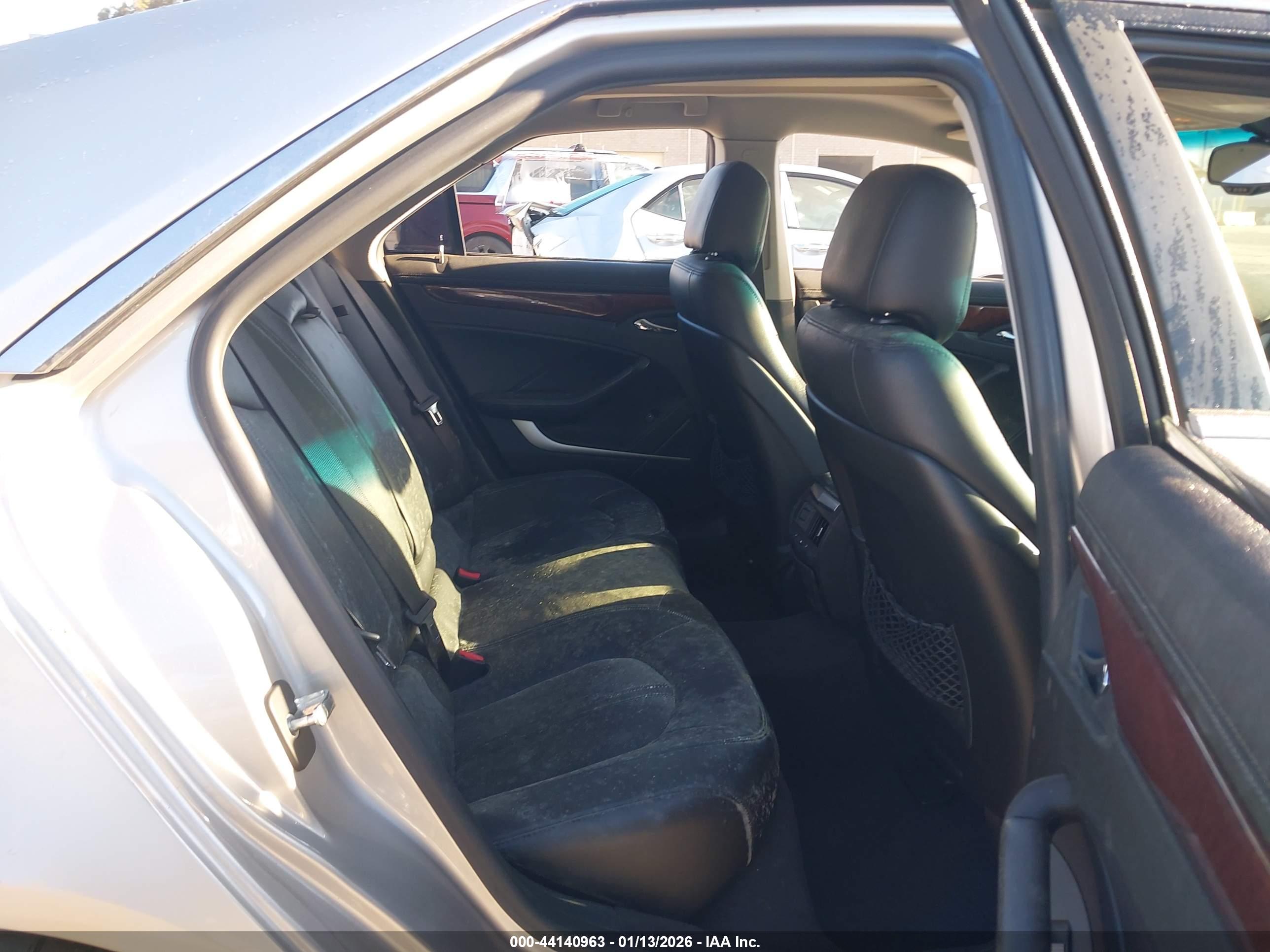 CADILLAC CTS image 8