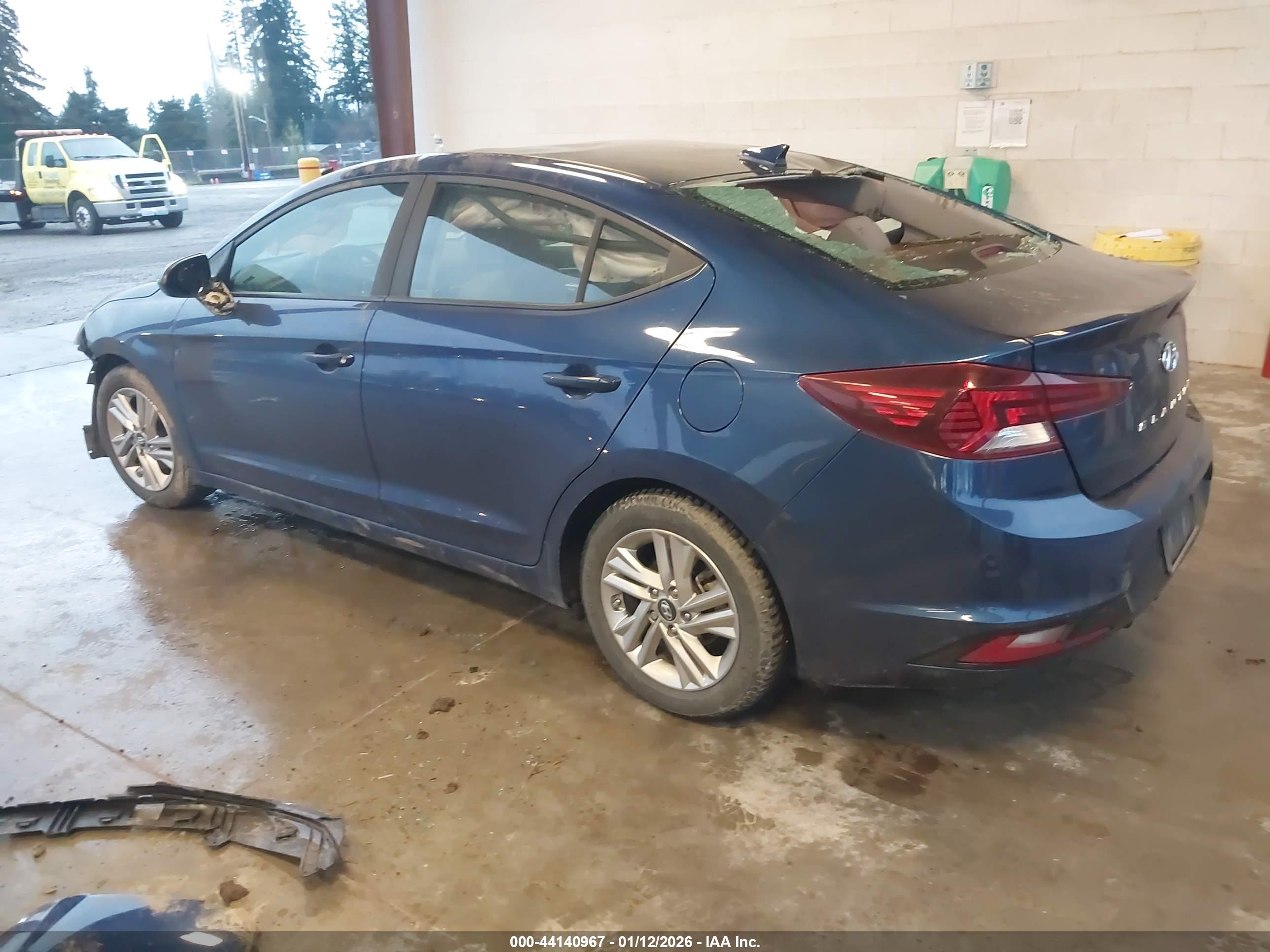 HYUNDAI ELANTRA image 3