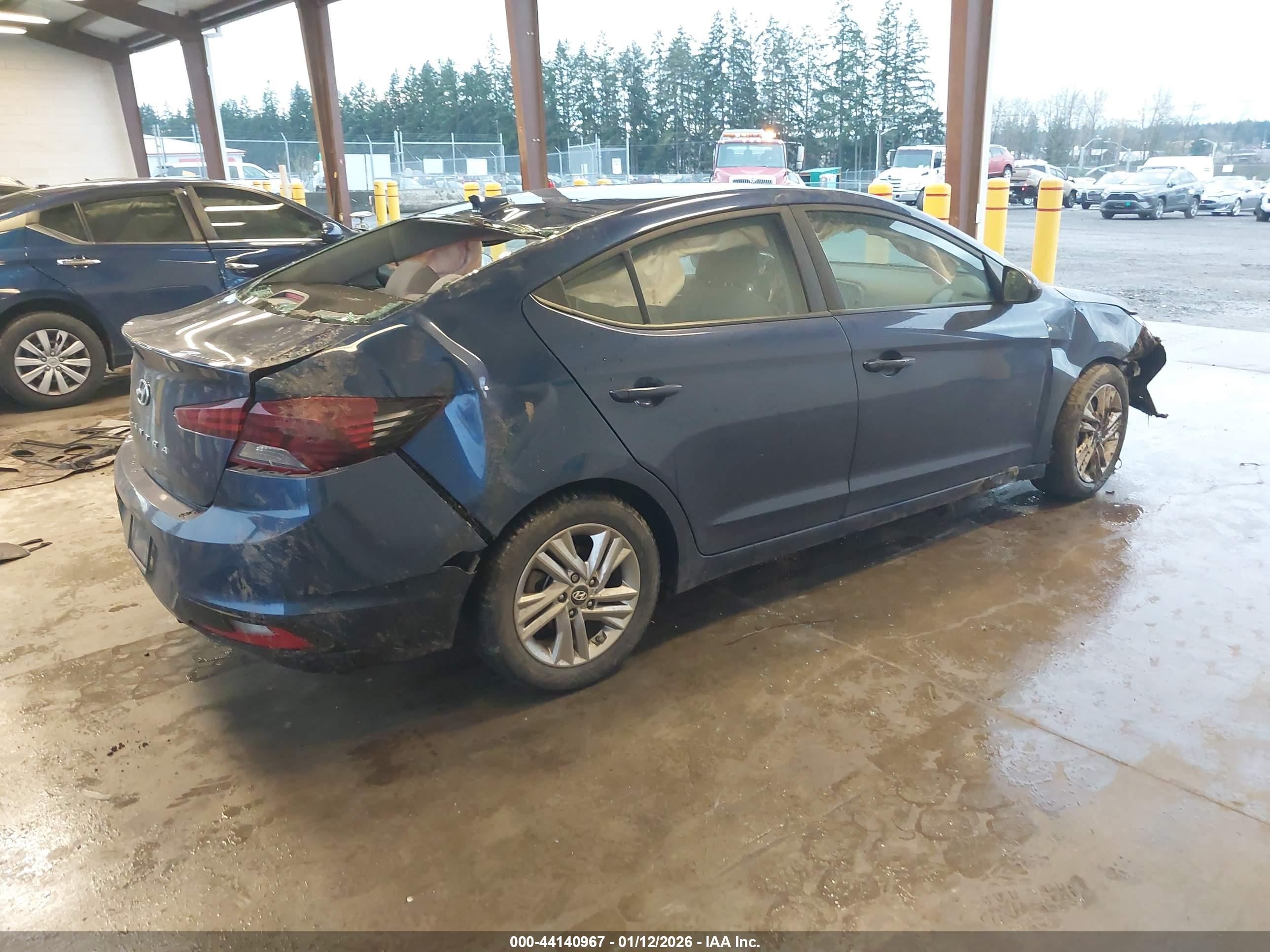 HYUNDAI ELANTRA image 4
