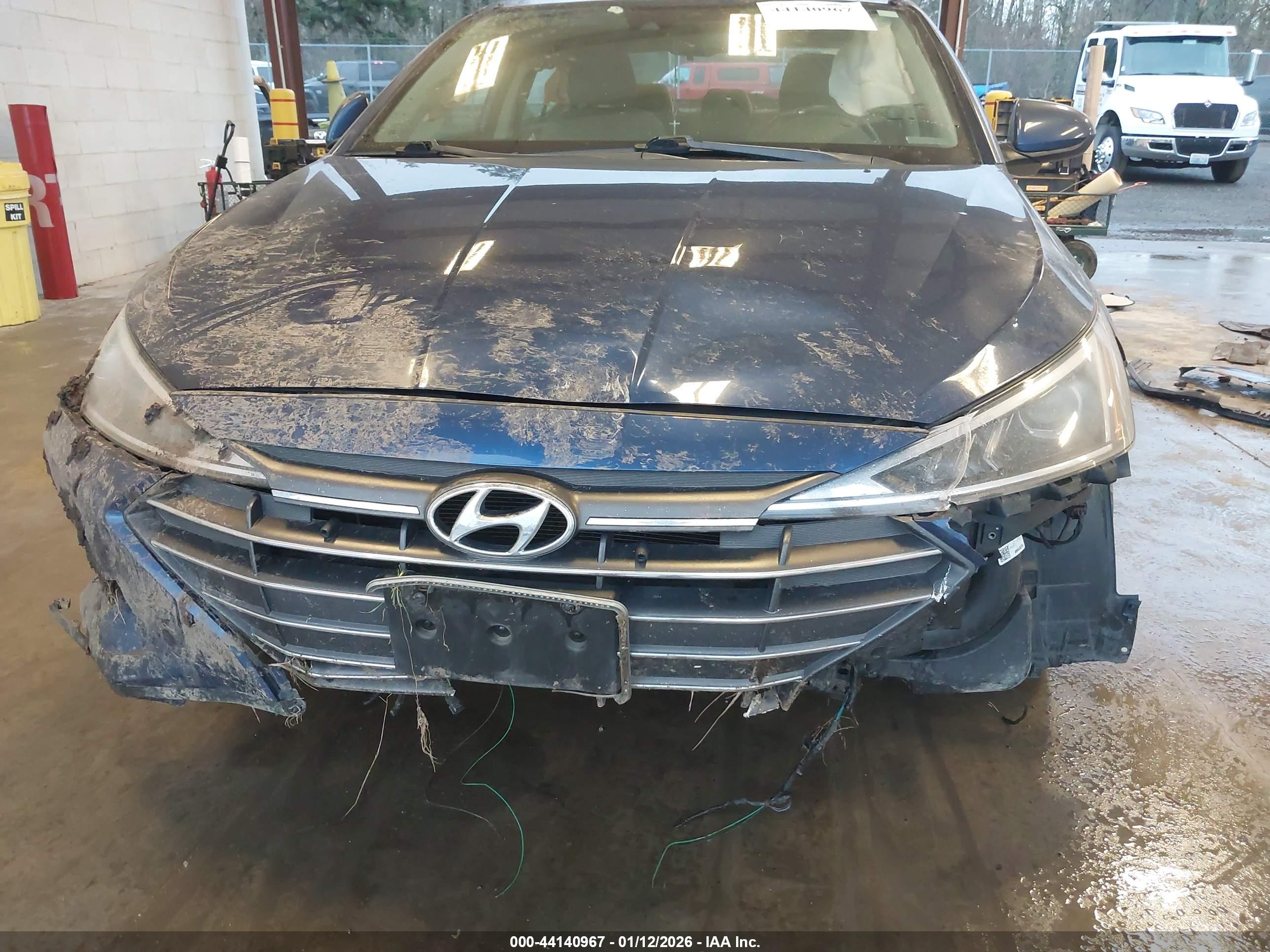 HYUNDAI ELANTRA image 6